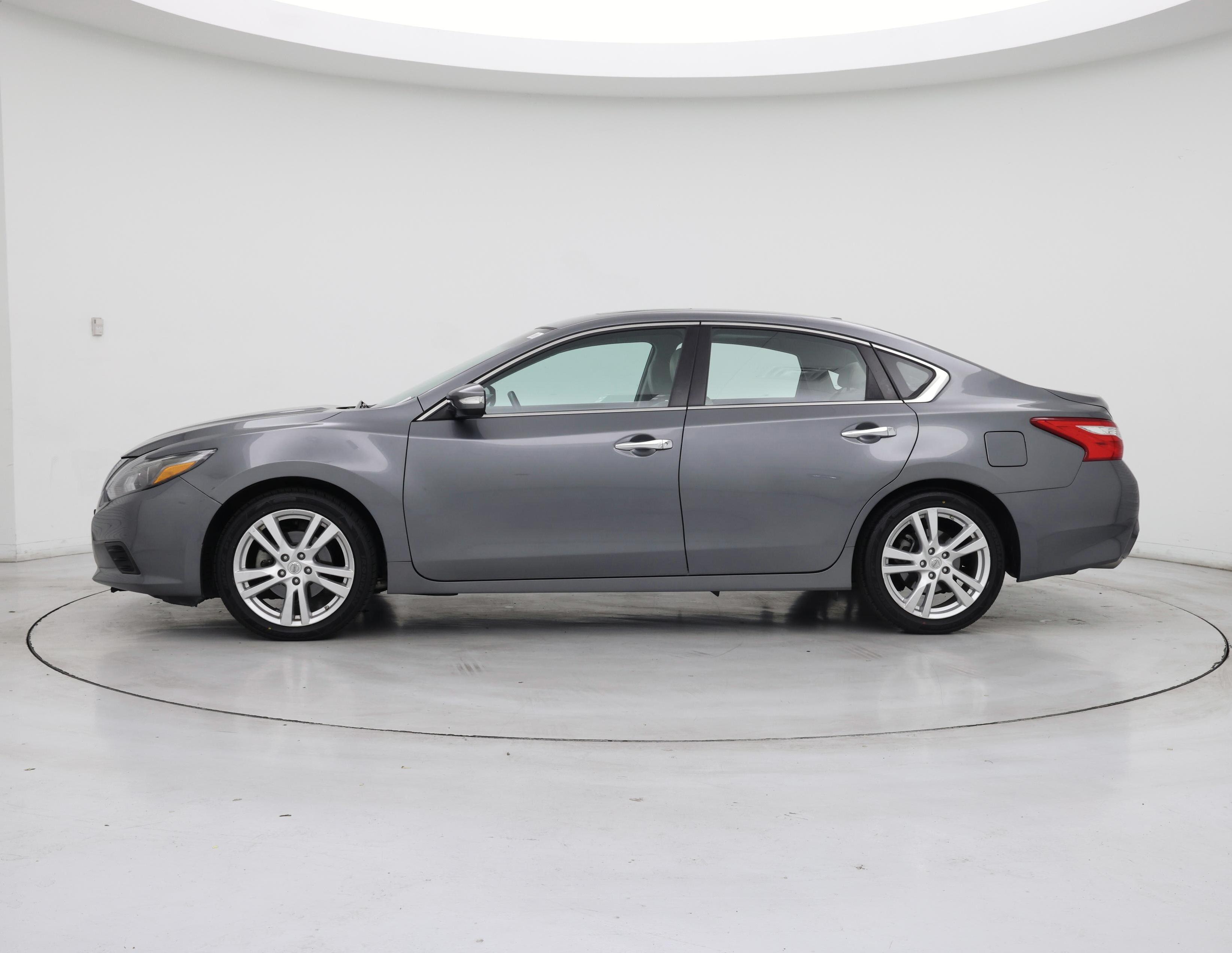 Thumbnail: 2016 Nissan Altima - 3