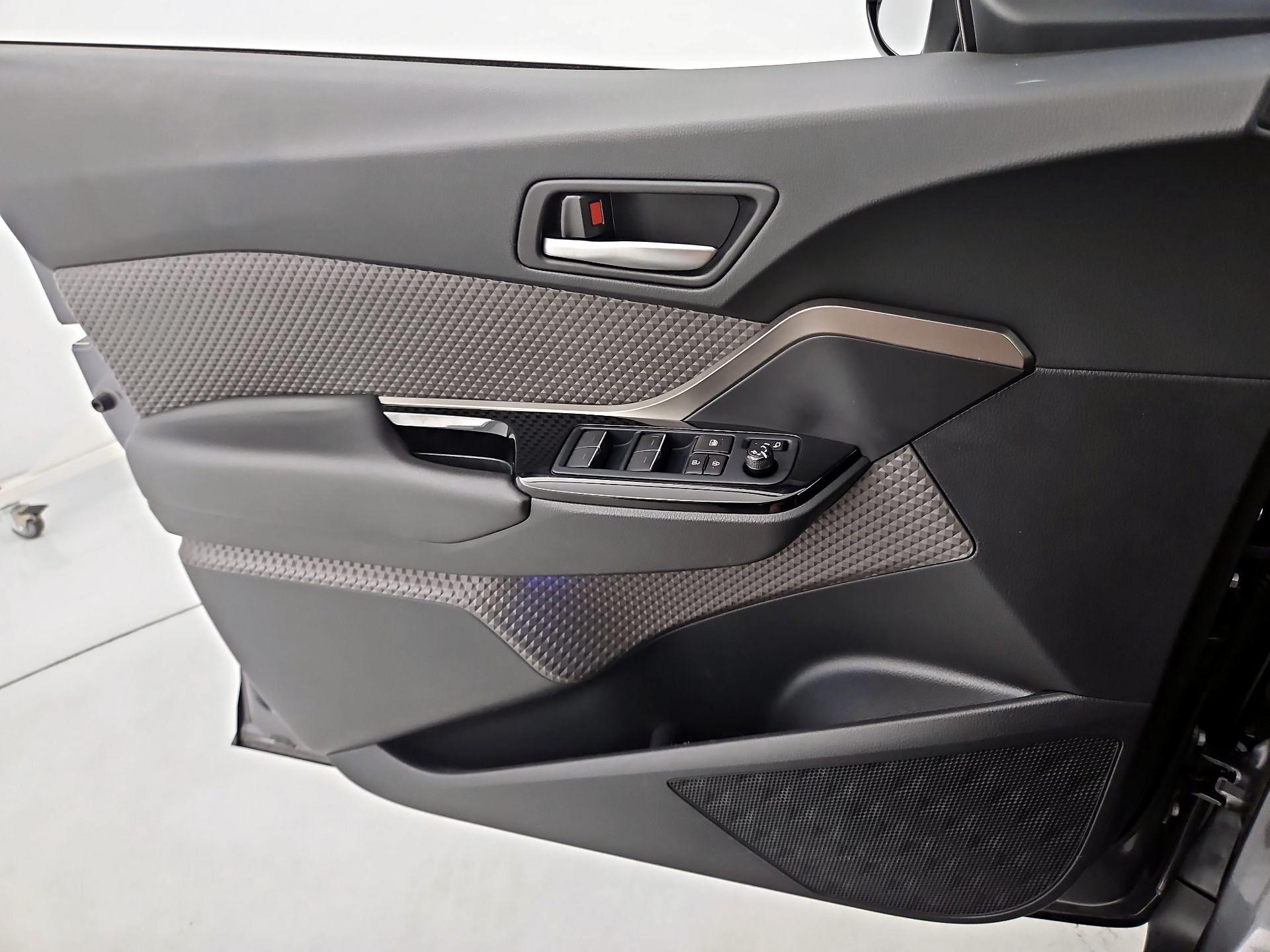 Thumbnail: 2021 Toyota C-HR - 12
