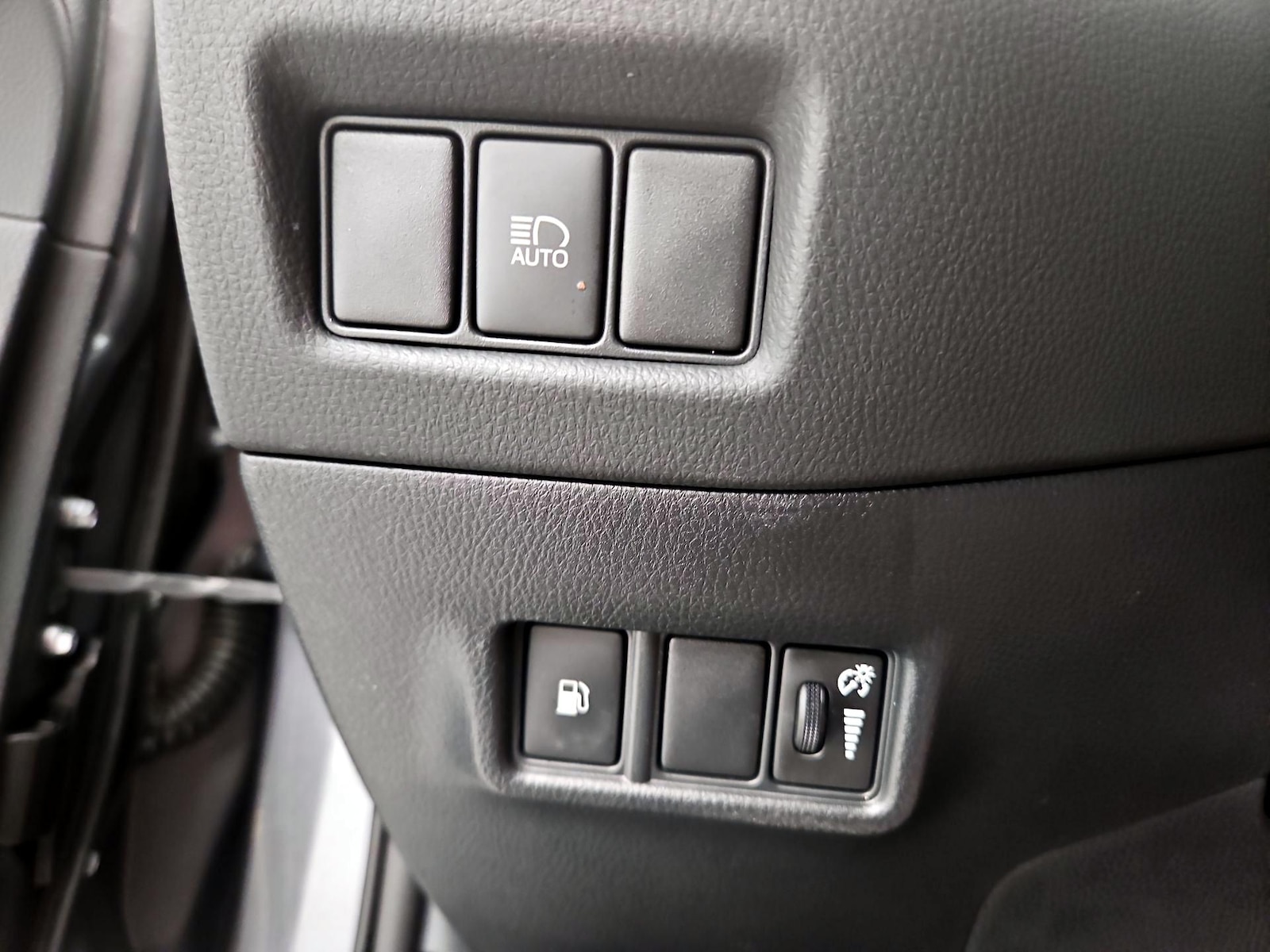 2021 Toyota C-HR Limited - Photo 14