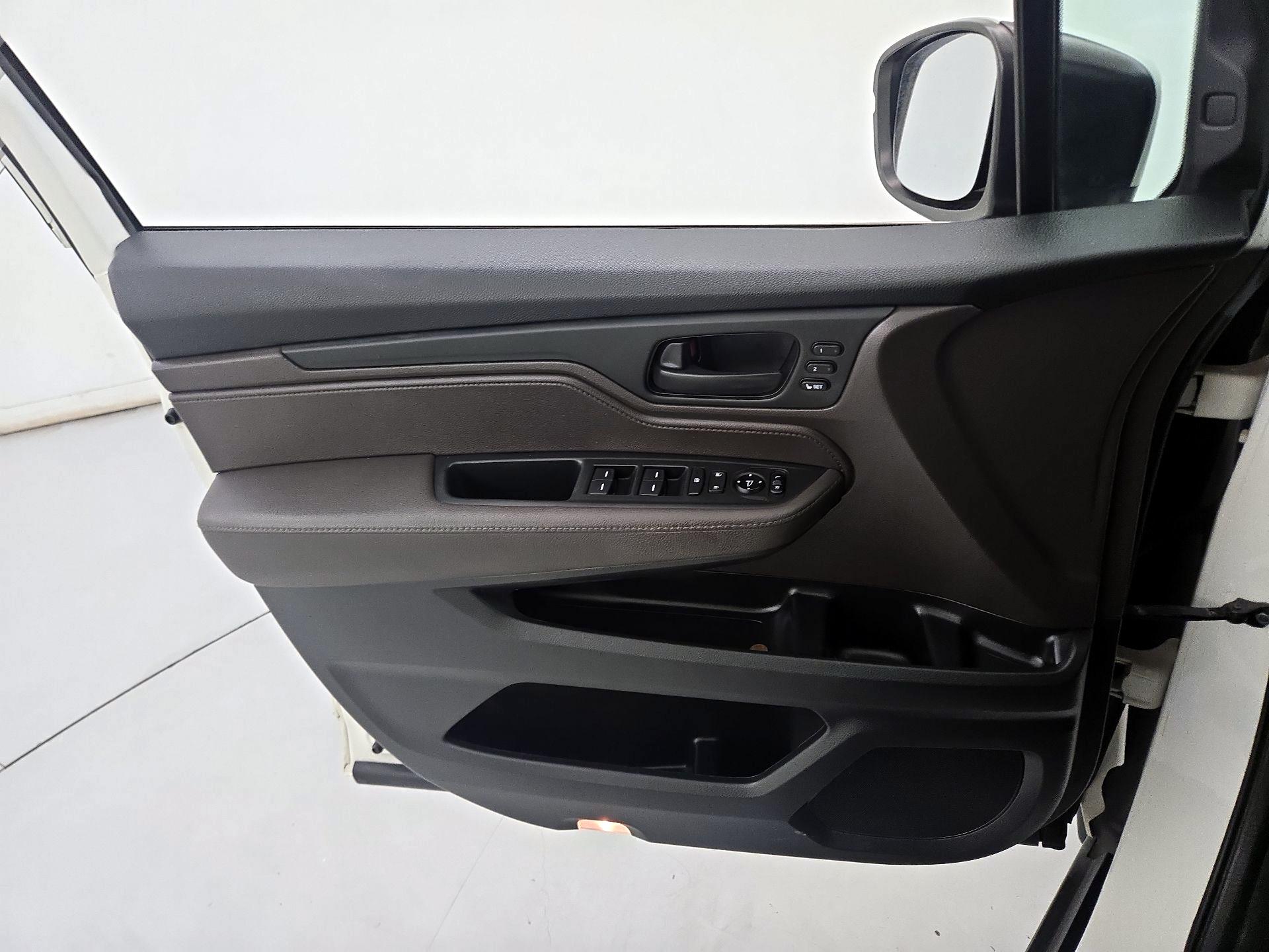 Thumbnail: 2018 Honda Odyssey - 12