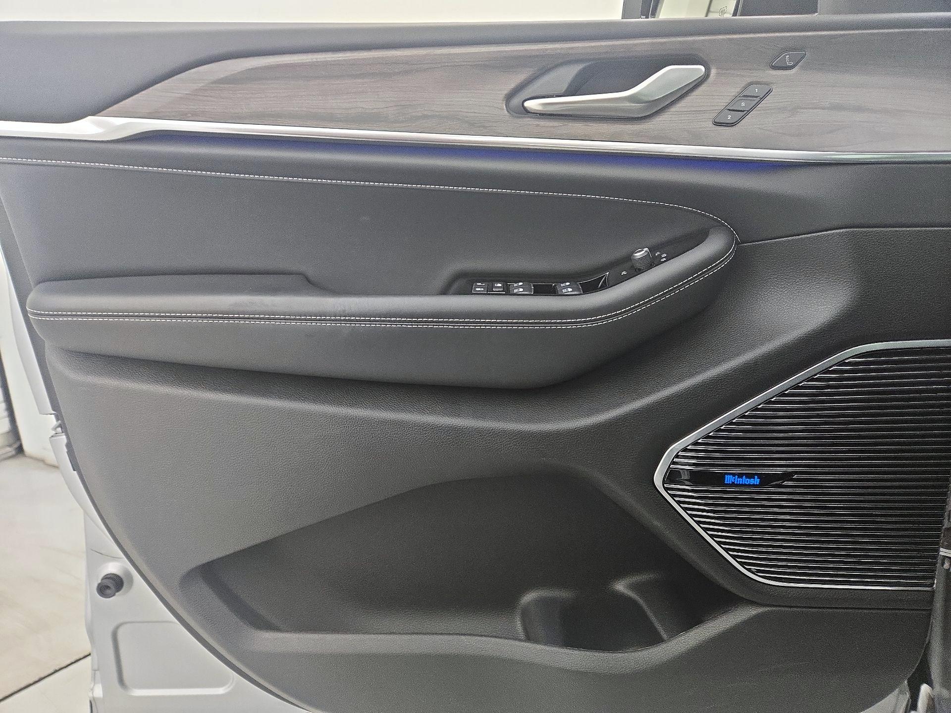 Thumbnail: 2022 Jeep Grand Cherokee - 12