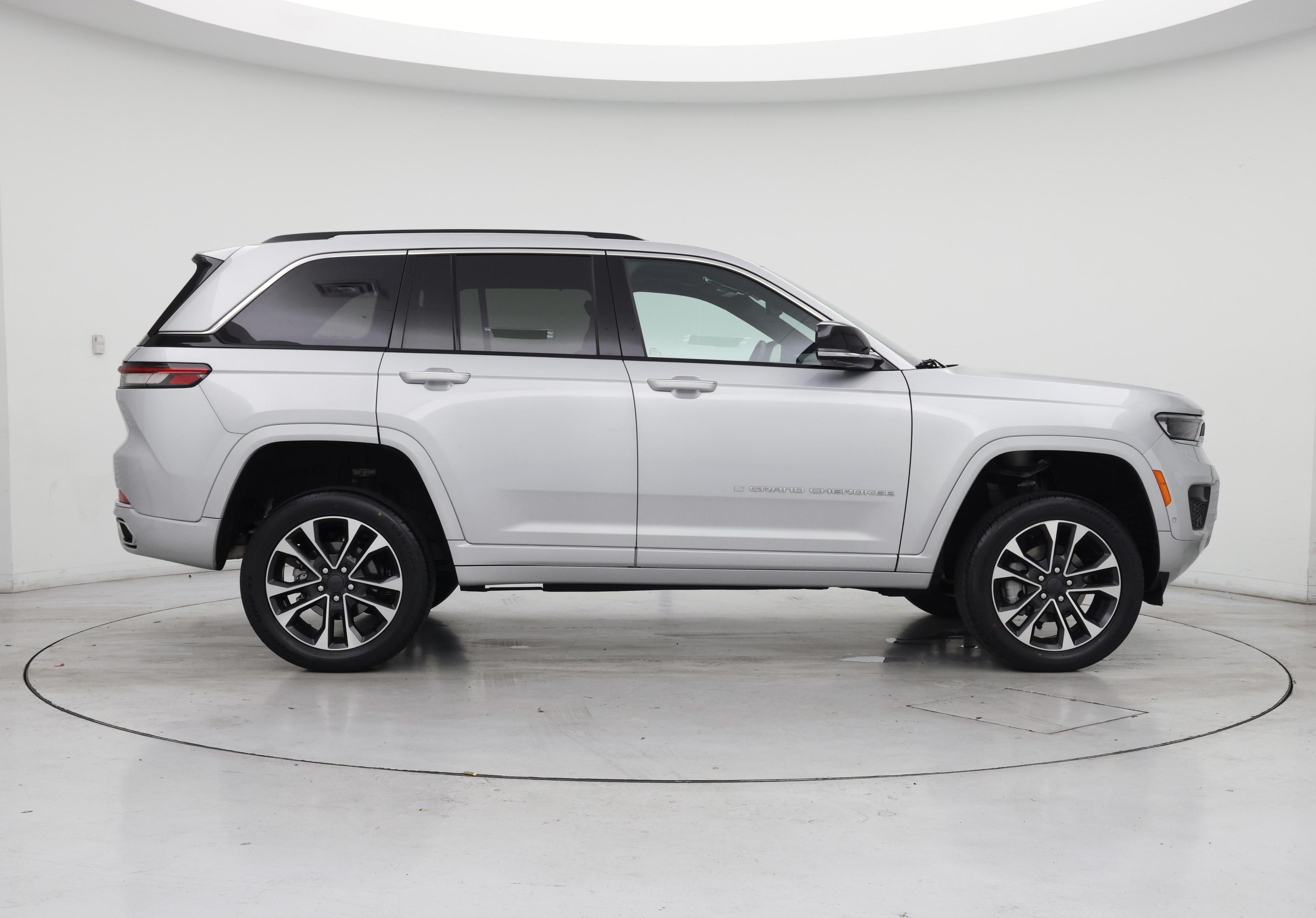 Thumbnail: 2022 Jeep Grand Cherokee - 7