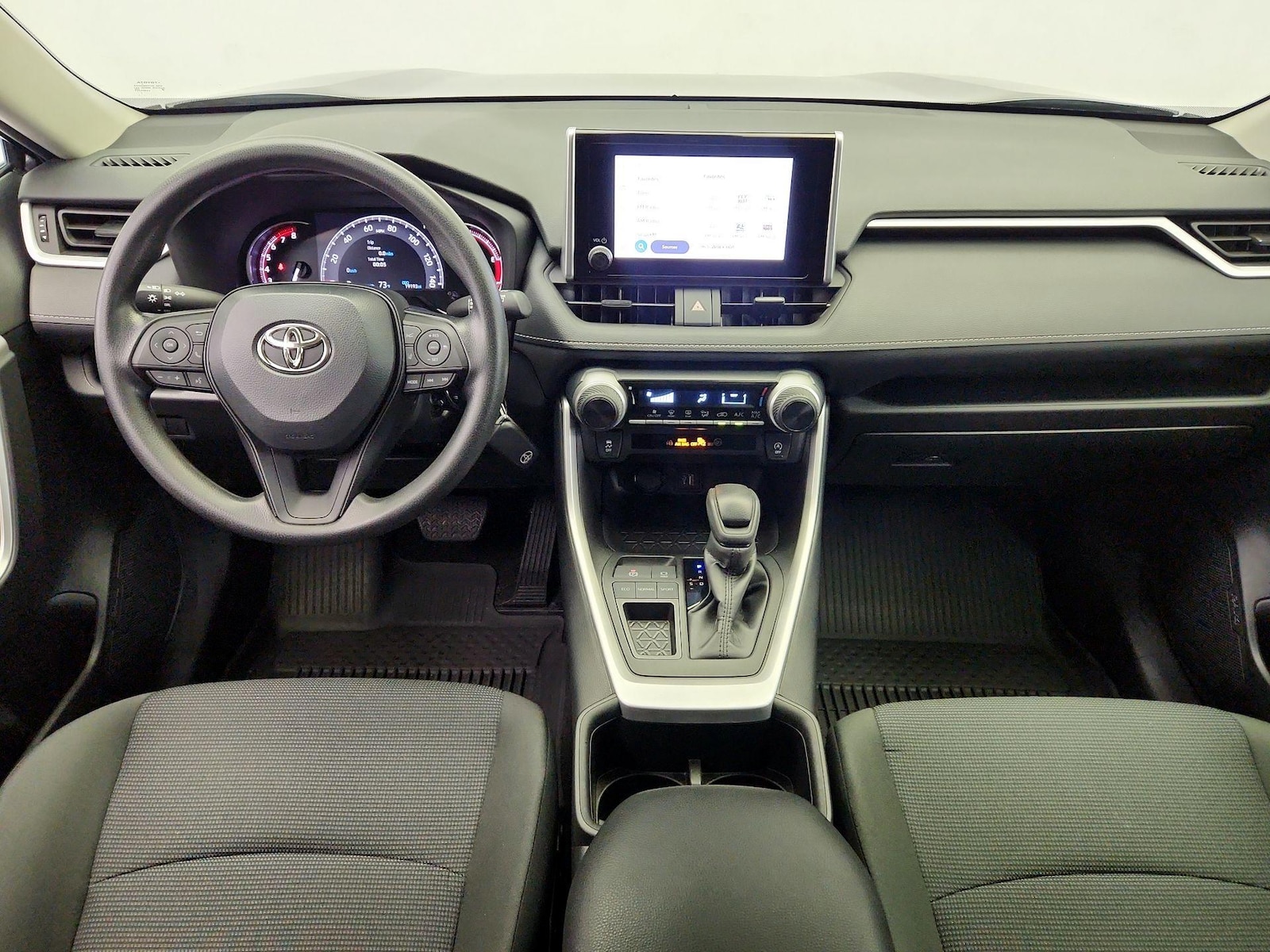 2024 Toyota RAV4 LE - Photo 10