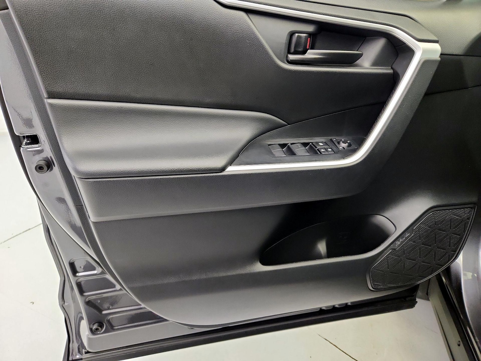 2024 Toyota RAV4 LE - Photo 13