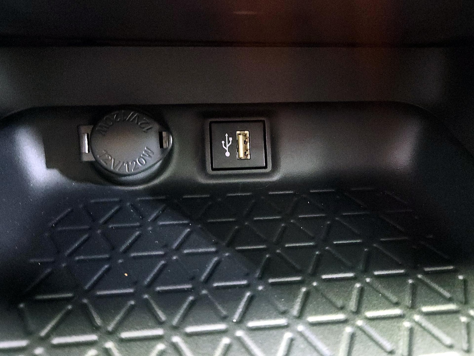2024 Toyota RAV4 LE - Photo 19