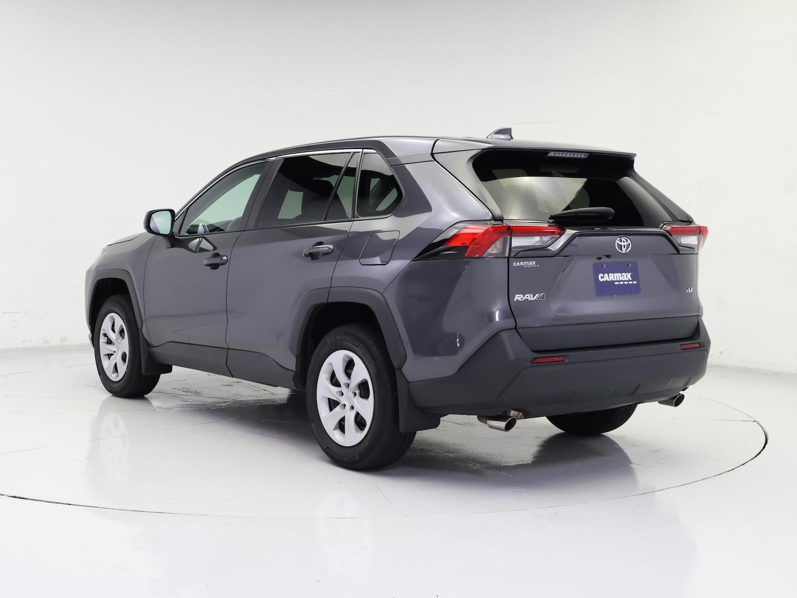 2024 Toyota RAV4 LE - Photo 3