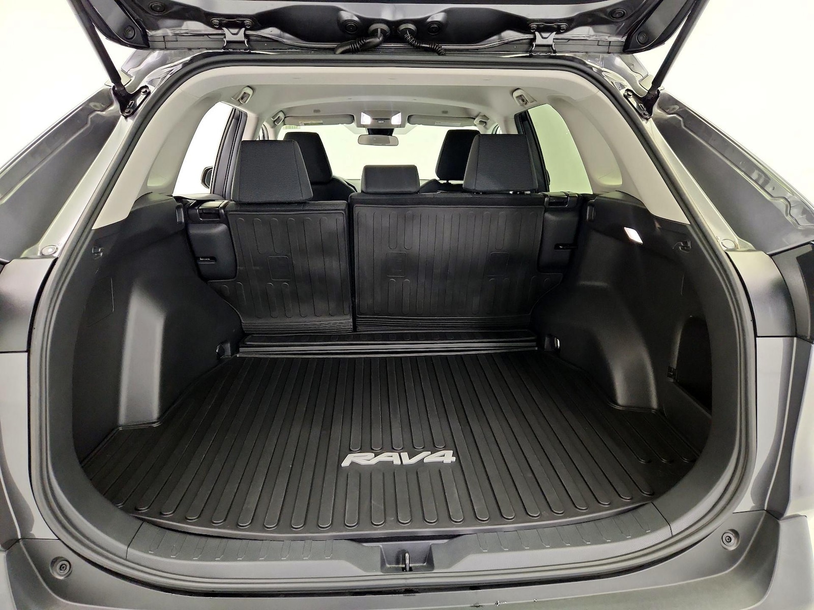 2024 Toyota RAV4 LE - Photo 21