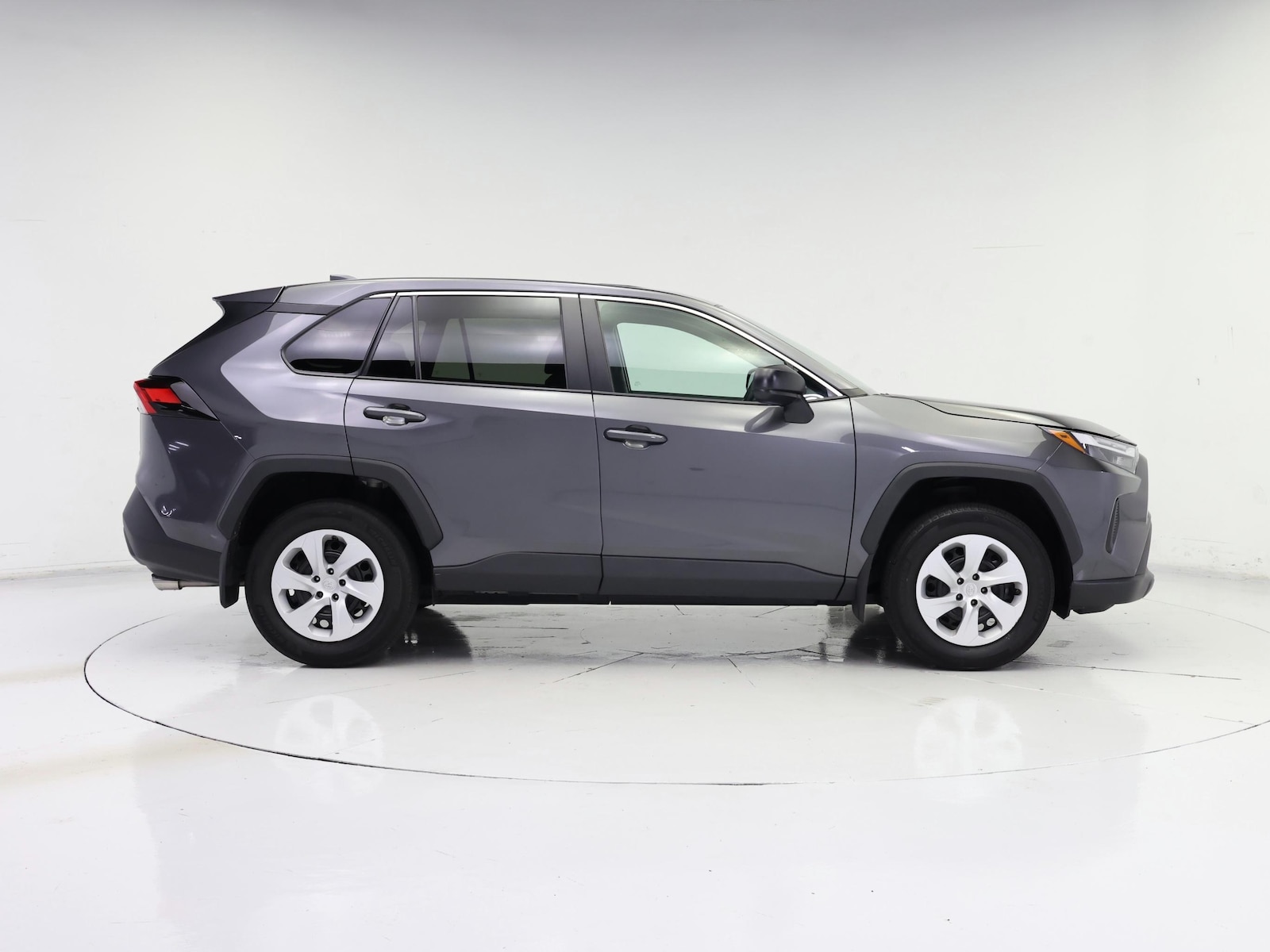 2024 Toyota RAV4 LE - Photo 8