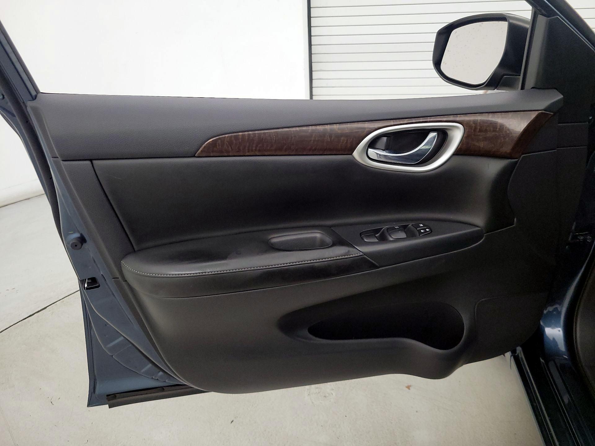 Thumbnail: 2015 Nissan Sentra - 12