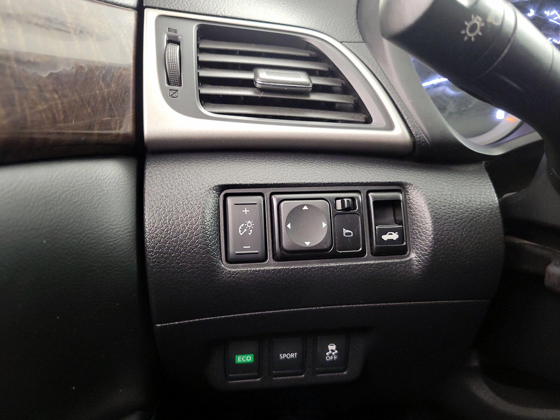 Thumbnail: 2015 Nissan Sentra - 13
