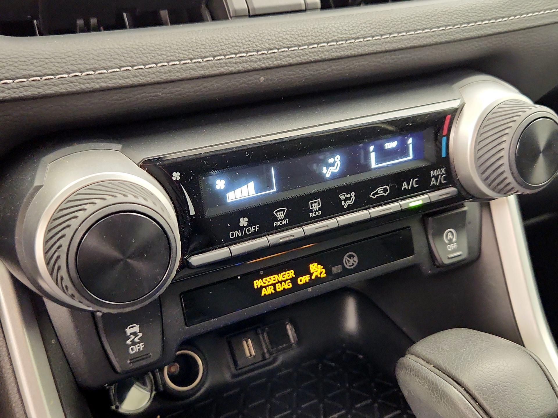 Thumbnail: 2020 Toyota RAV4 - 16
