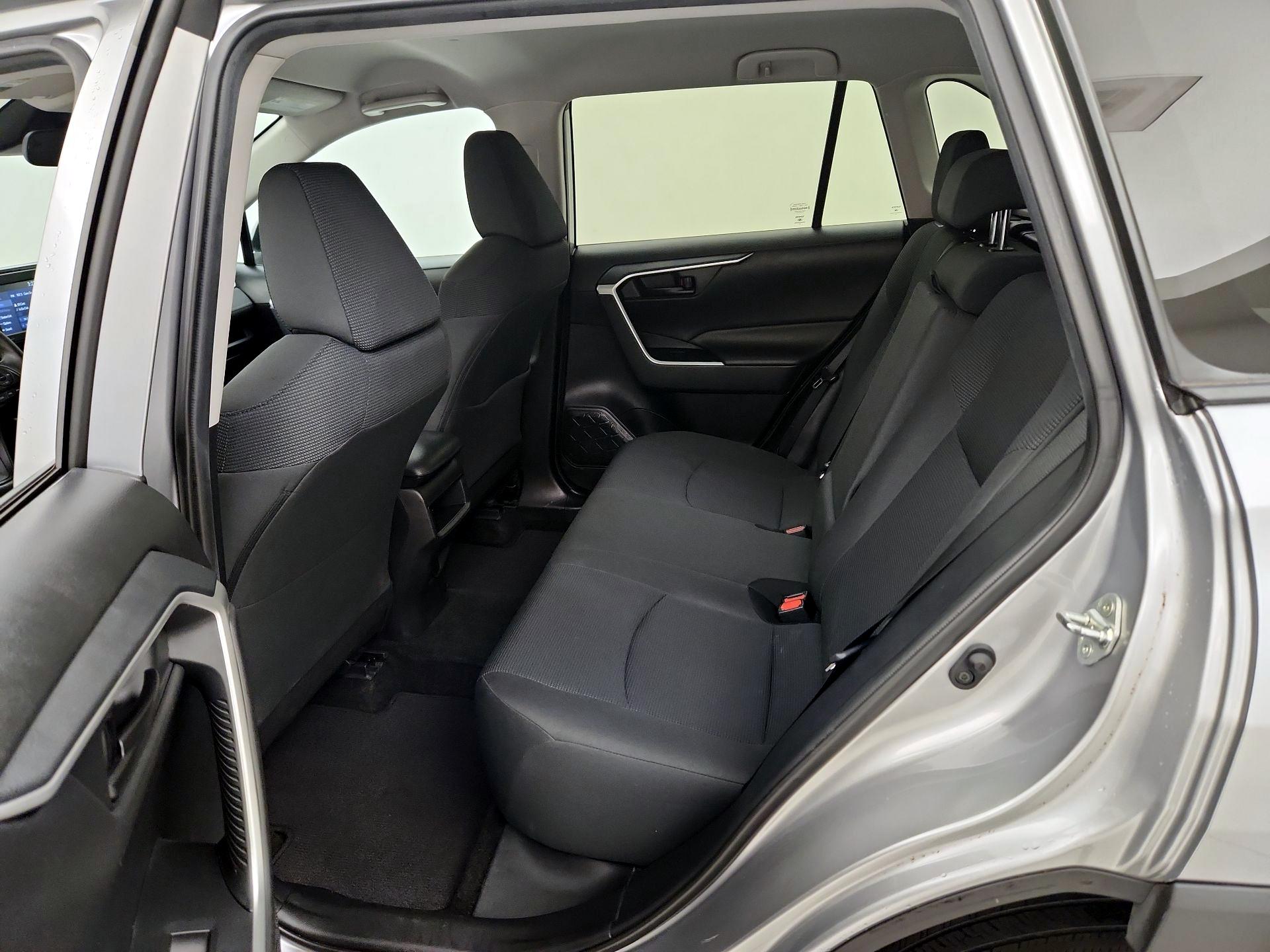 Thumbnail: 2020 Toyota RAV4 - 19