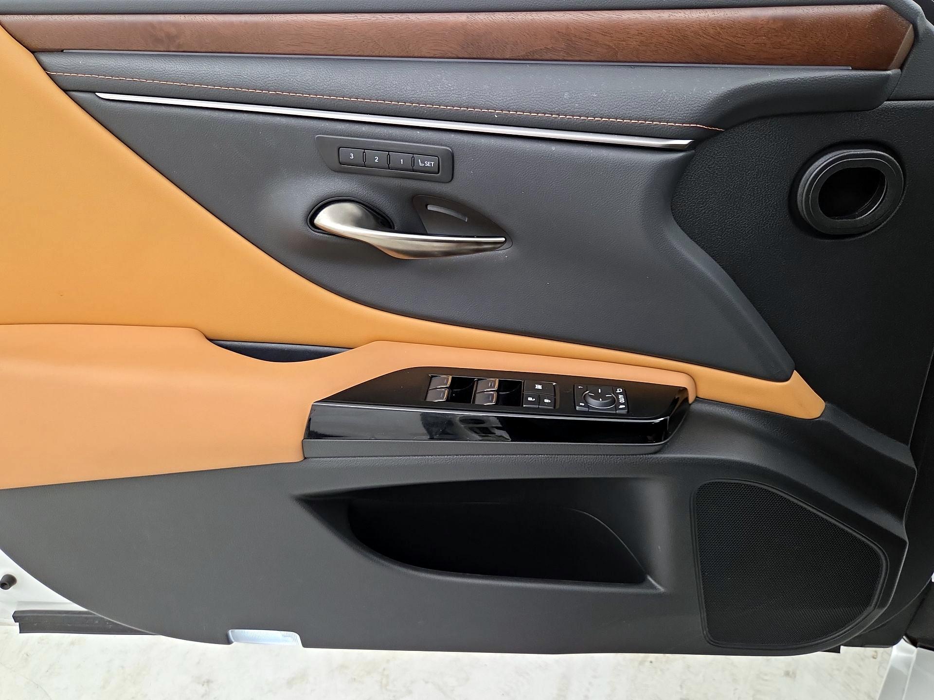 Thumbnail: 2025 Lexus ES - 12