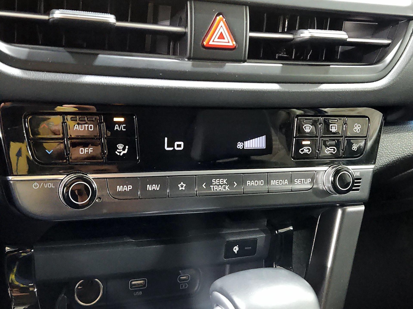 2024 Kia Seltos EX - Photo 18