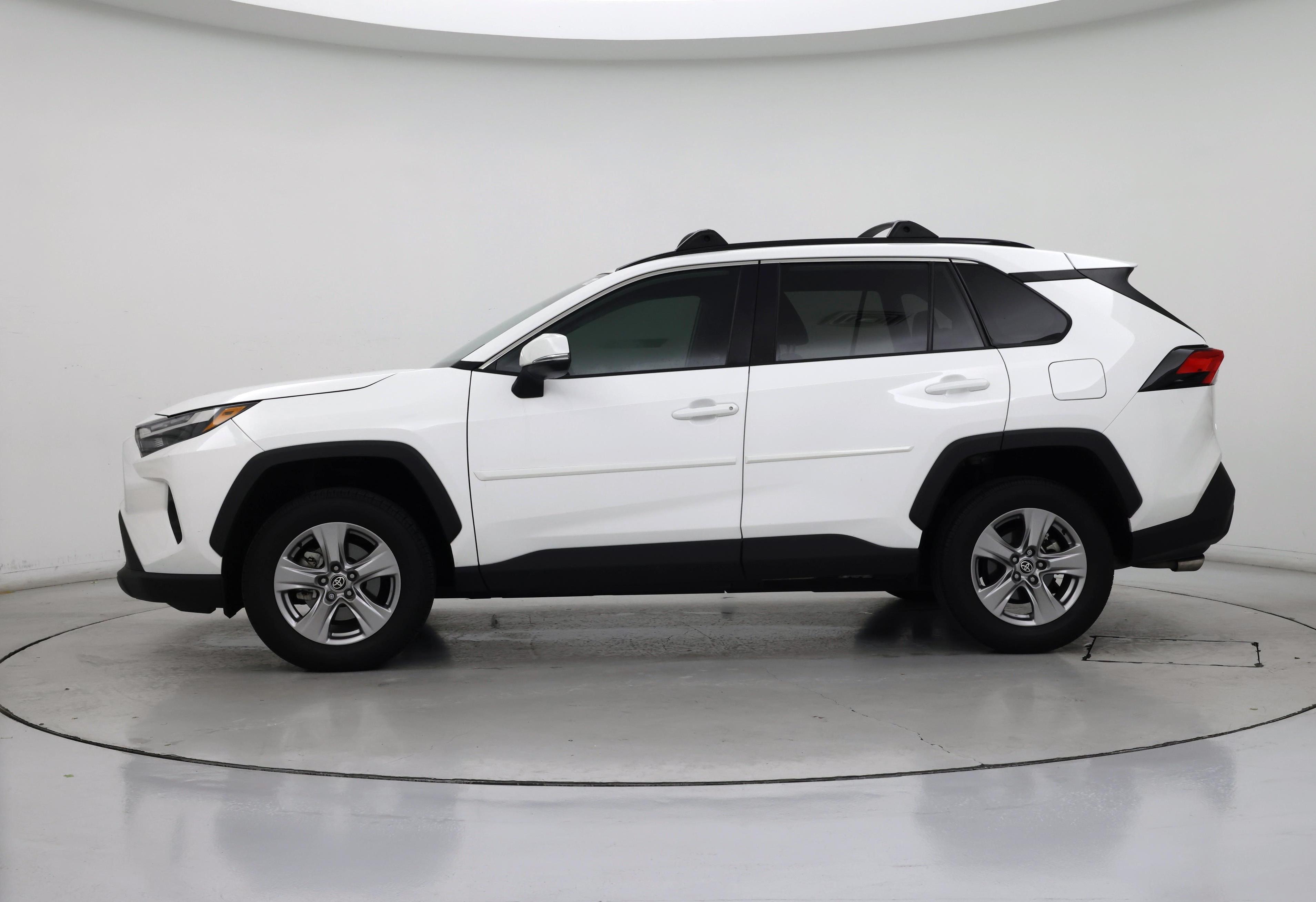 Thumbnail: 2022 Toyota RAV4 - 3