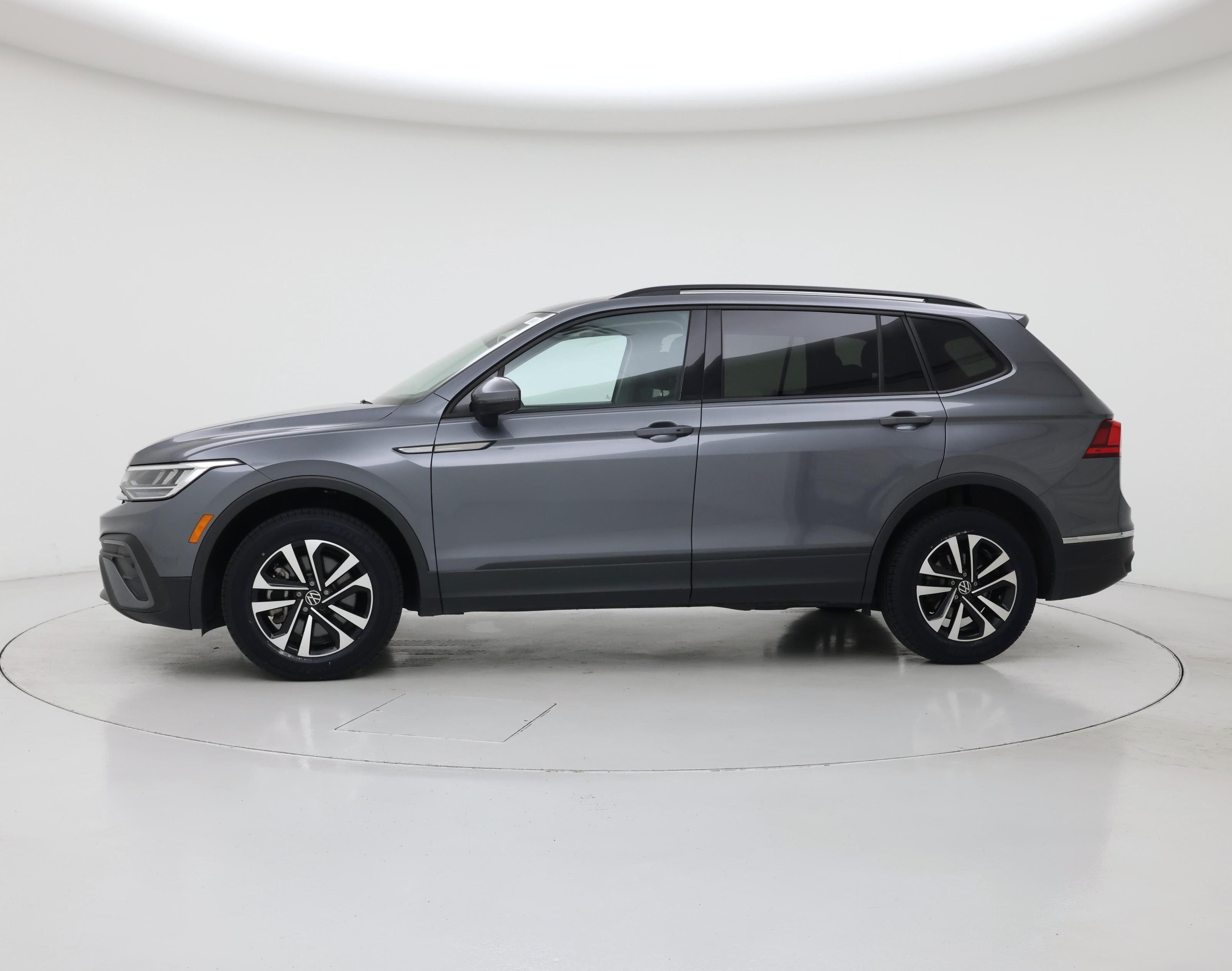 Thumbnail: 2022 Volkswagen Tiguan - 3