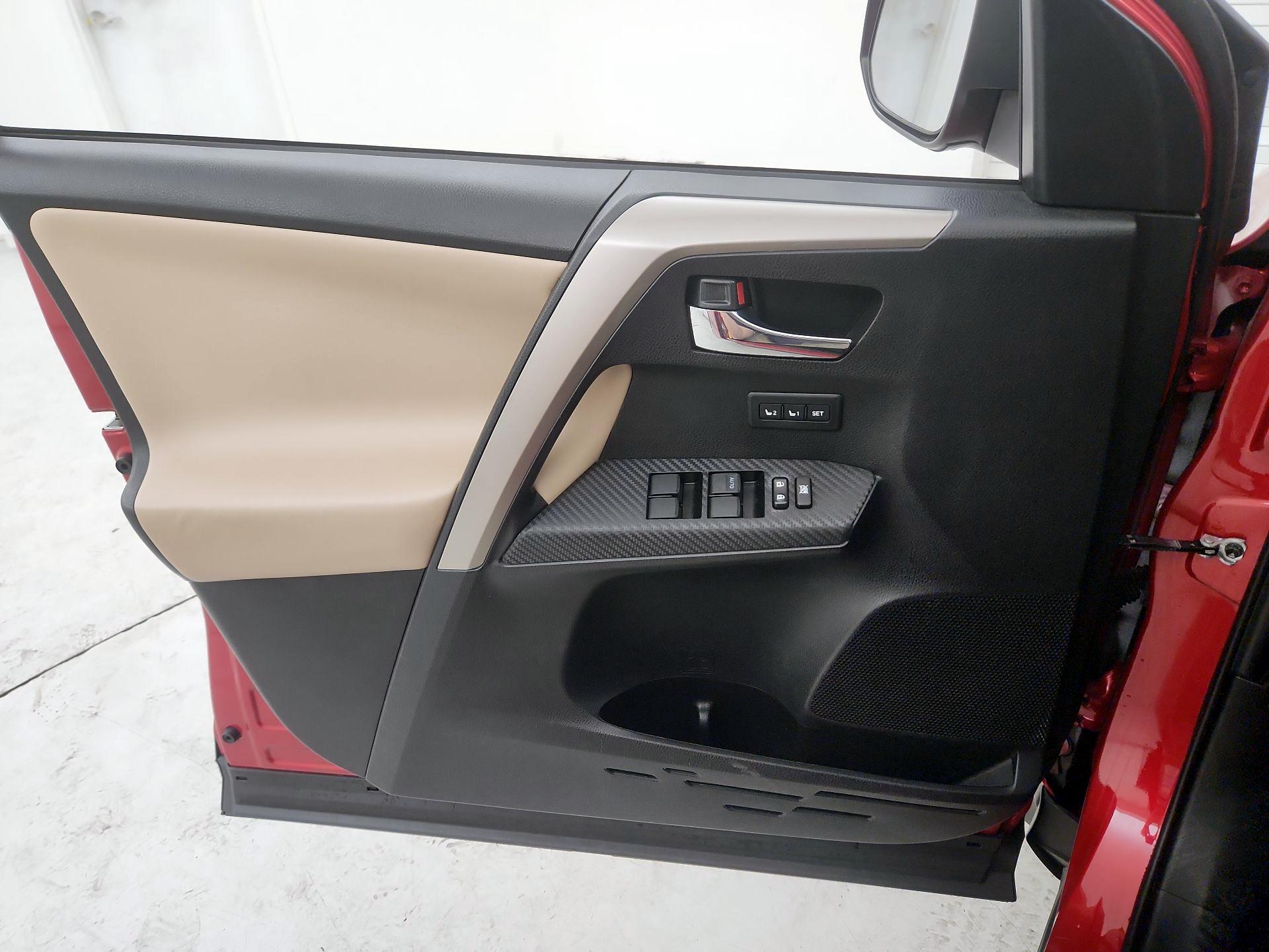 Thumbnail: 2015 Toyota RAV4 - 12