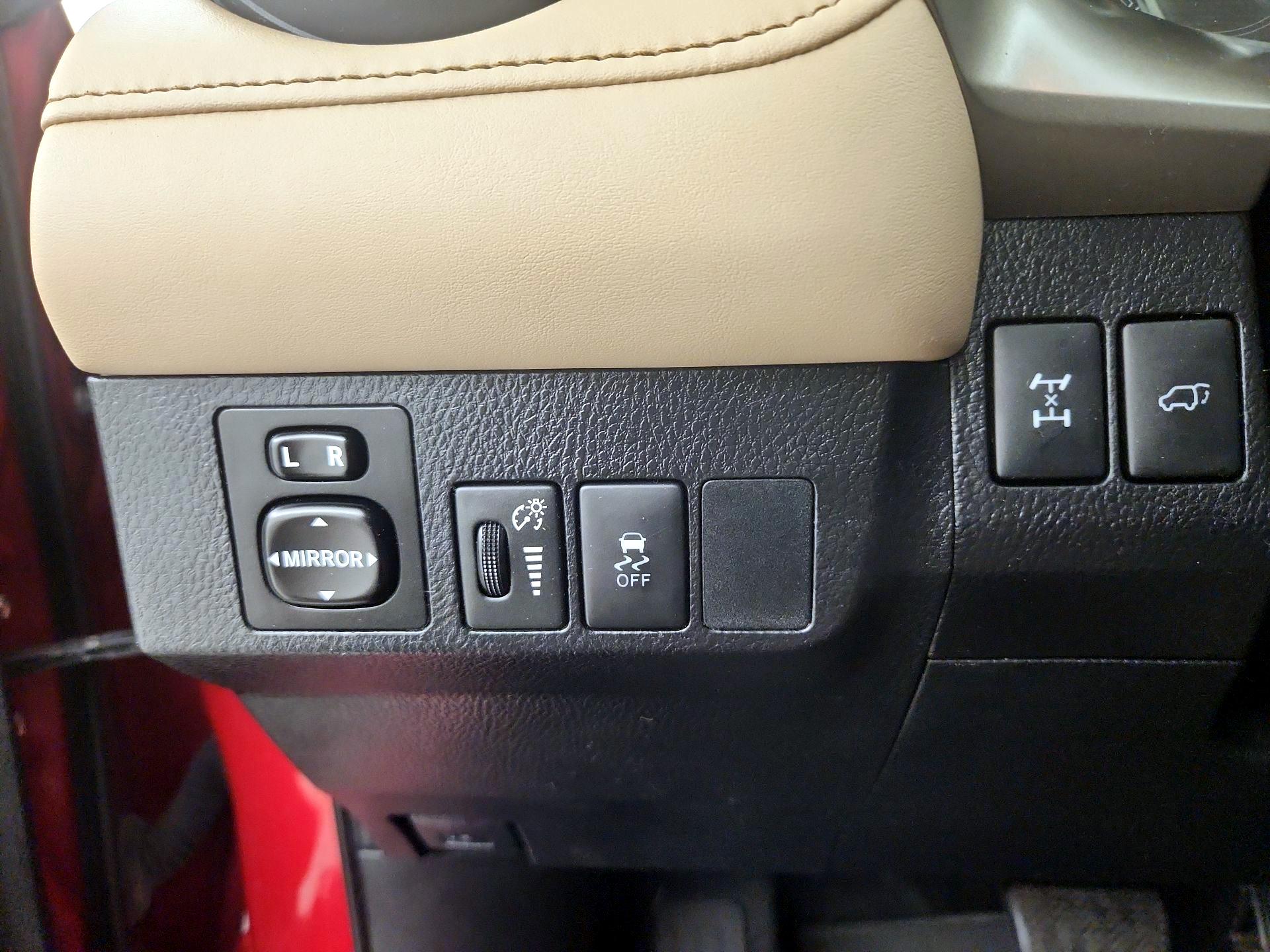 Thumbnail: 2015 Toyota RAV4 - 13