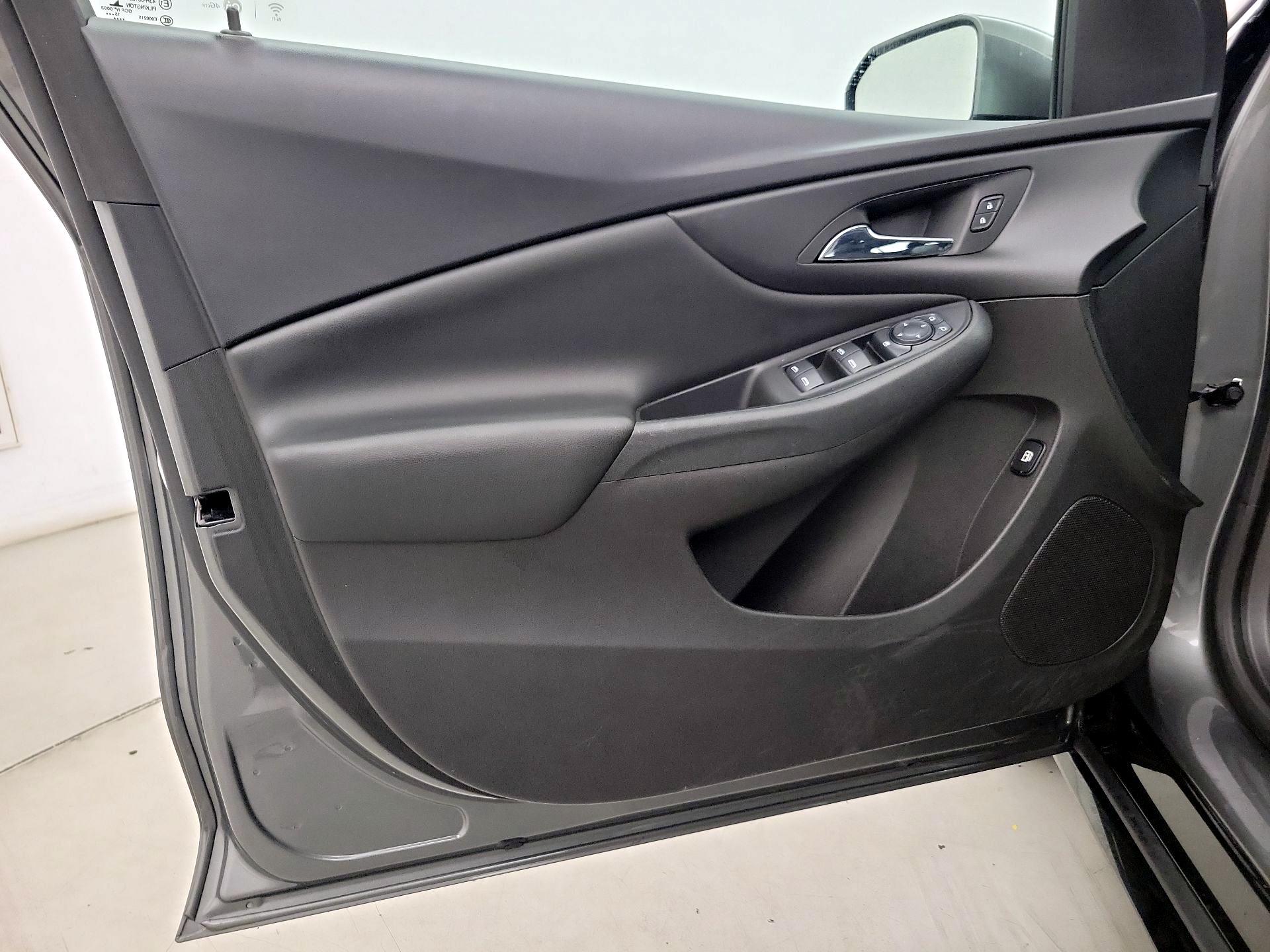 Thumbnail: 2017 Chevrolet Volt - 12