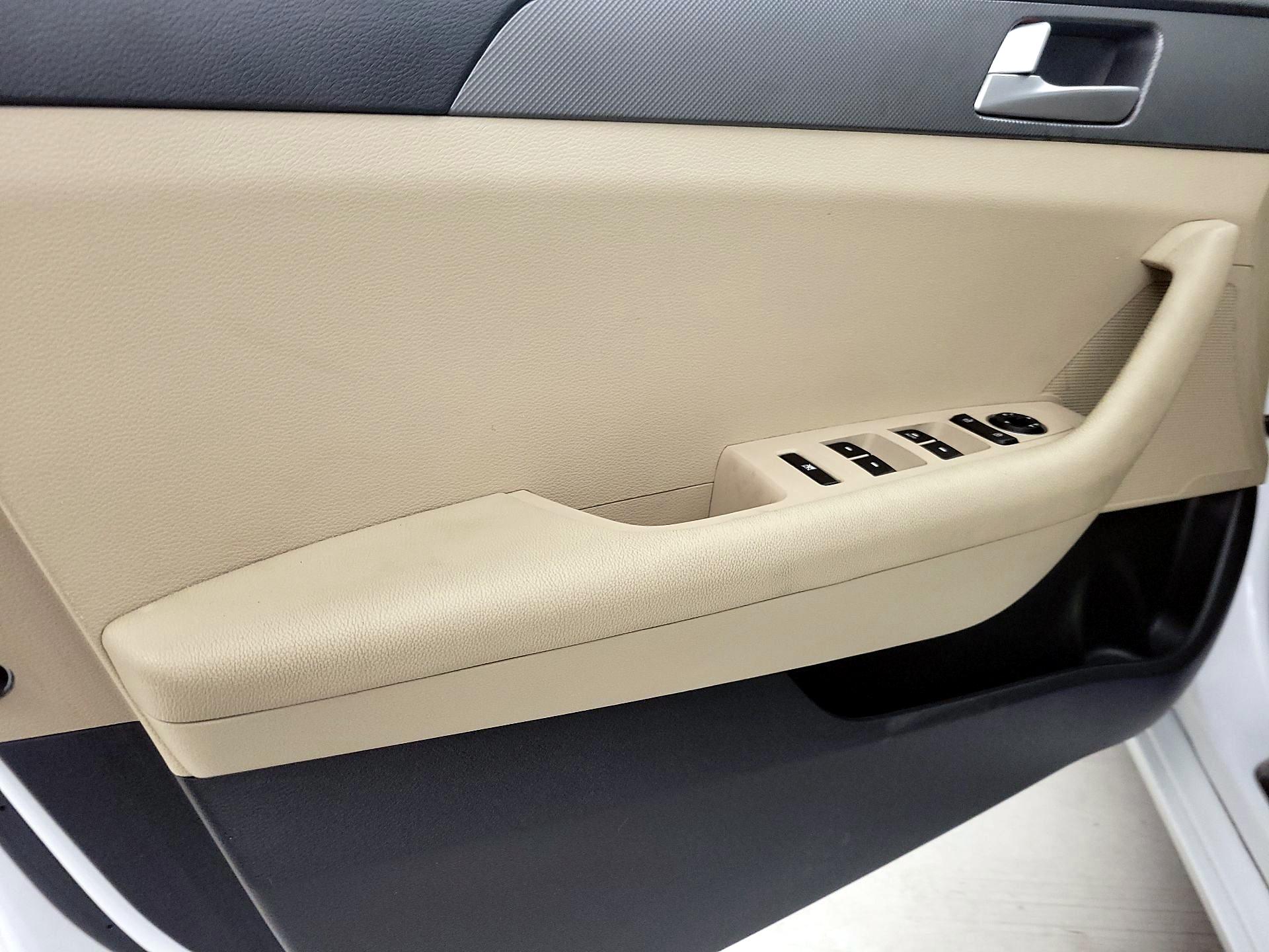 Thumbnail: 2015 Hyundai Sonata - 12