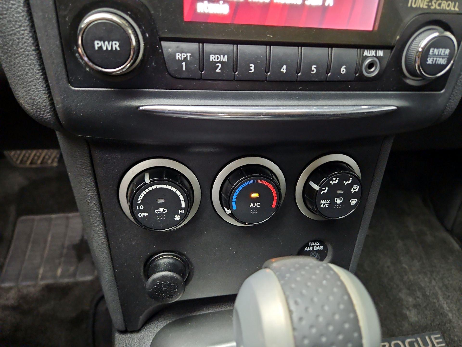 Thumbnail: 2014 Nissan Rogue - 16