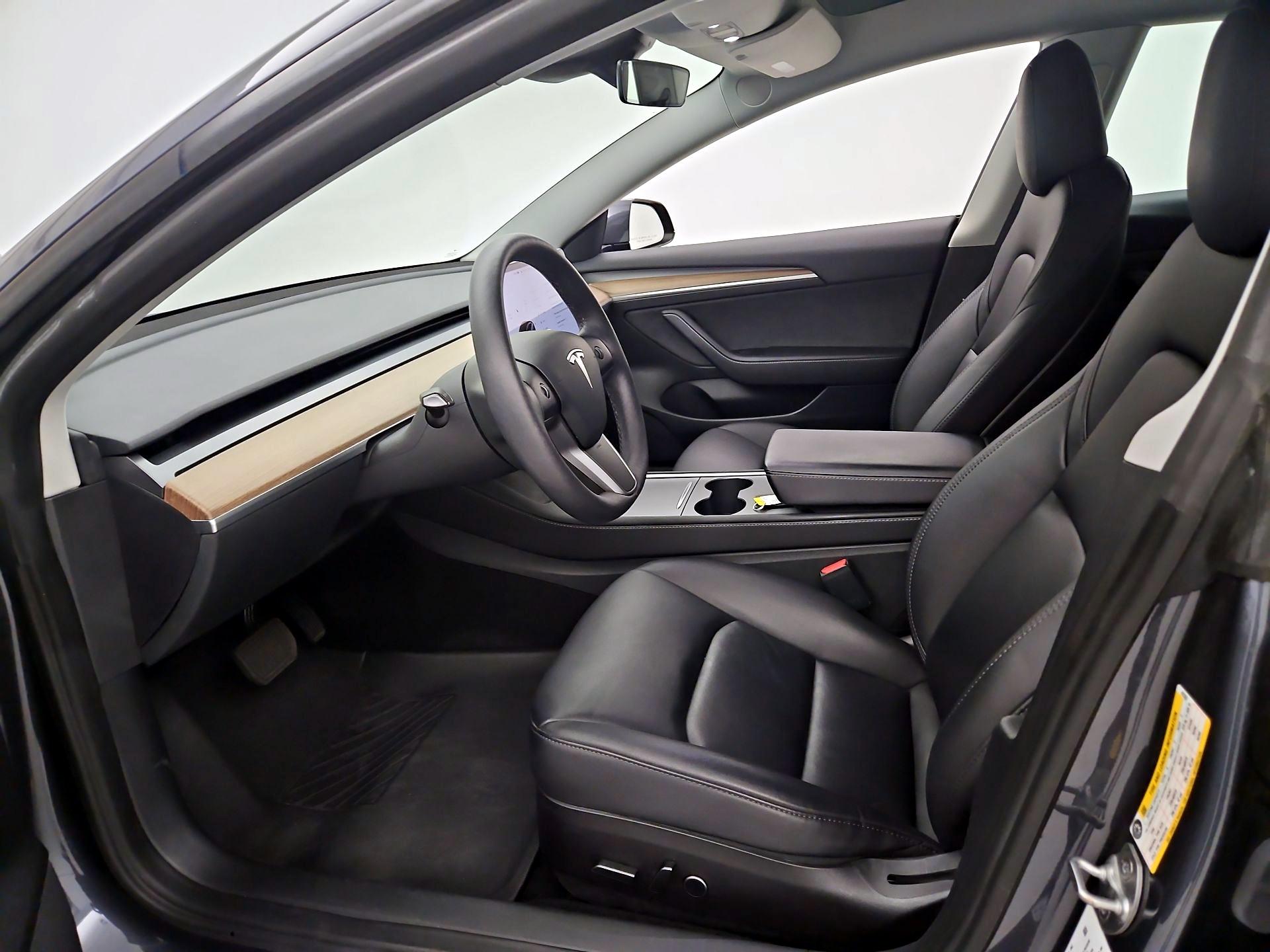 Thumbnail: 2023 Tesla Model 3 - 11
