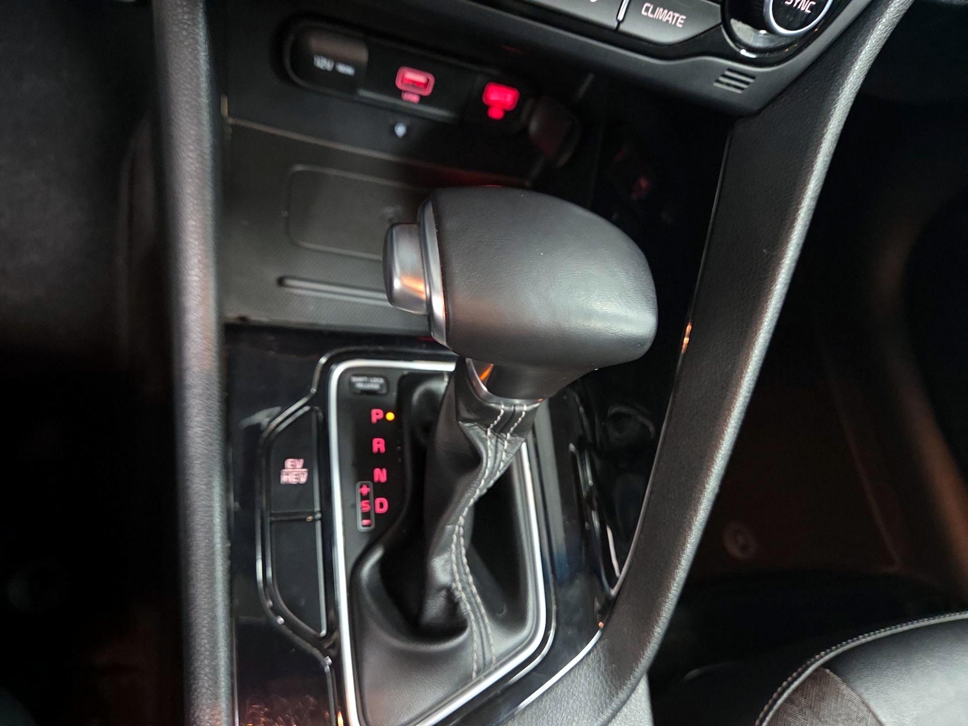 Thumbnail: 2021 Kia Niro - 16