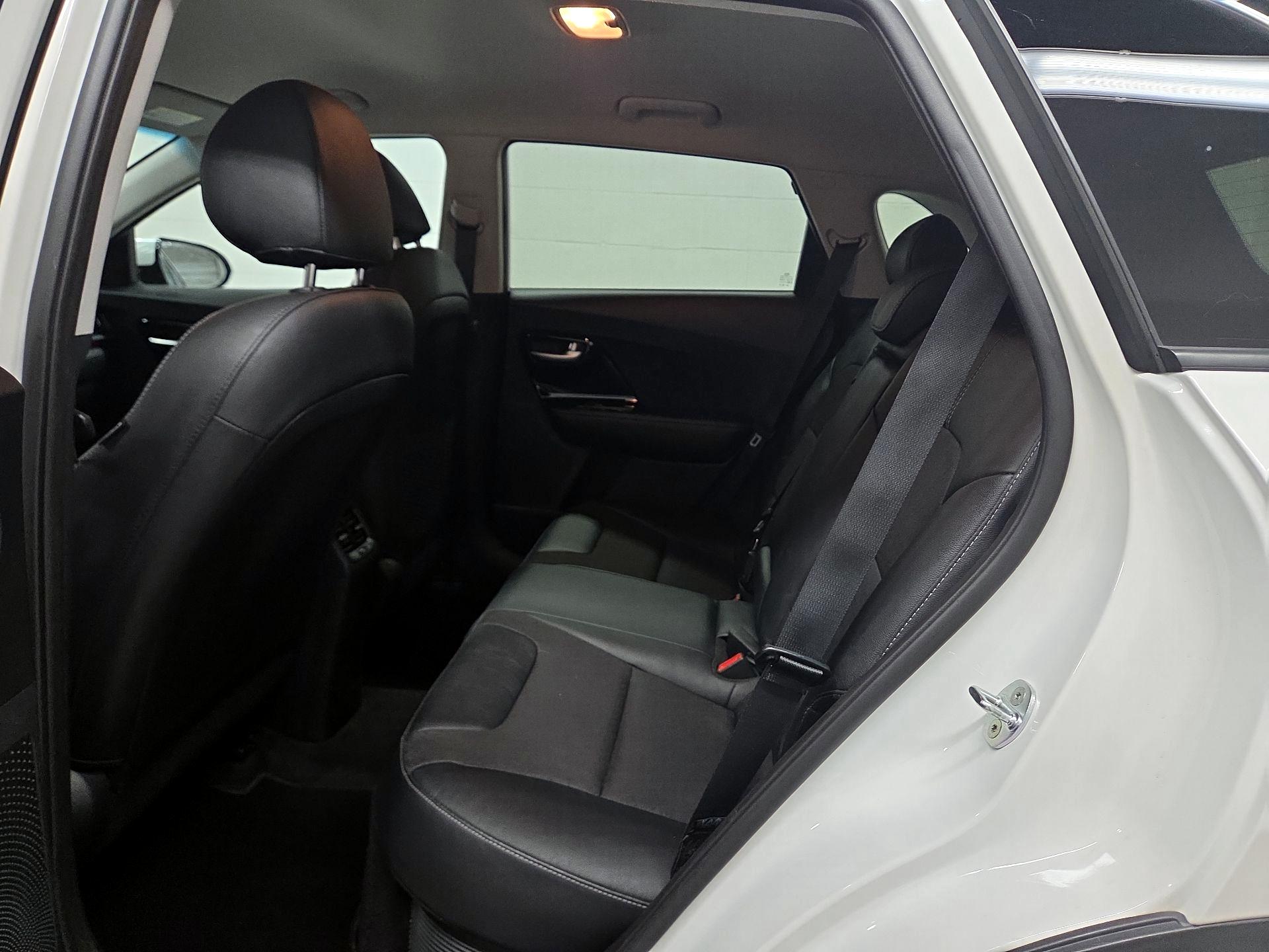 Thumbnail: 2021 Kia Niro - 17