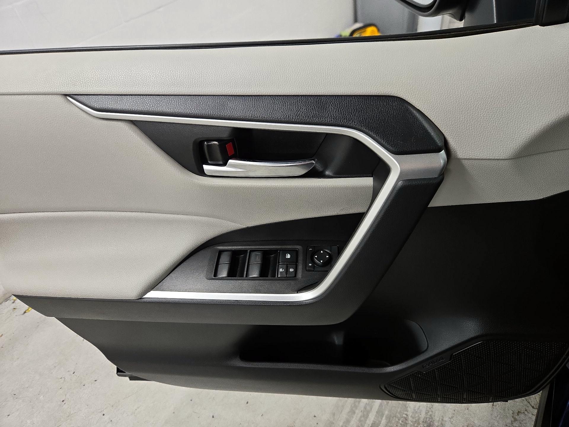 Thumbnail: 2021 Toyota RAV4 - 12