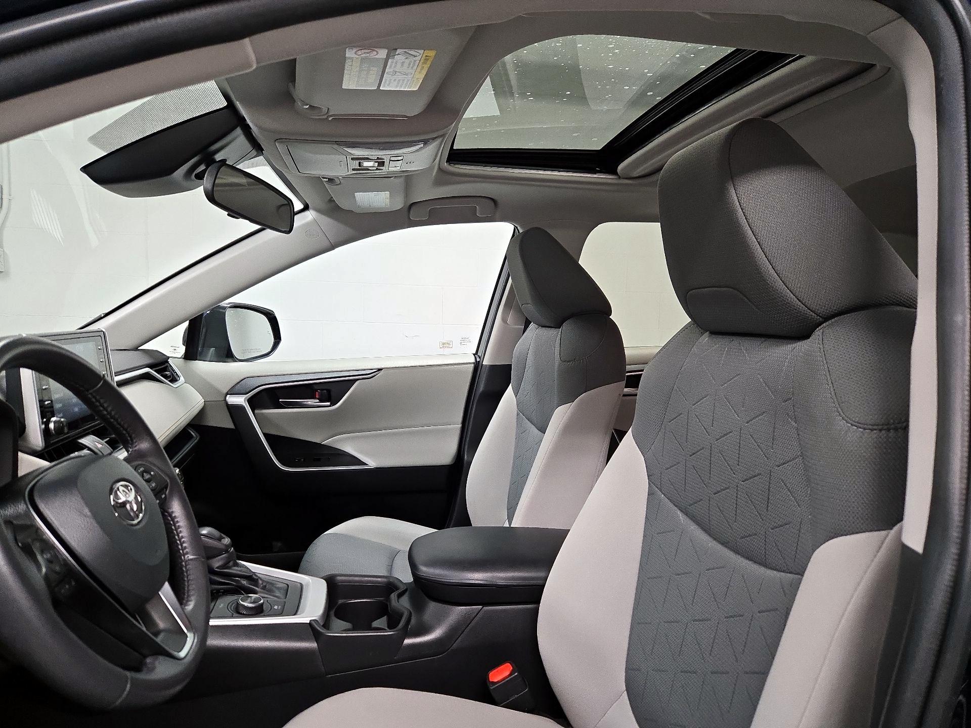 Thumbnail: 2021 Toyota RAV4 - 19