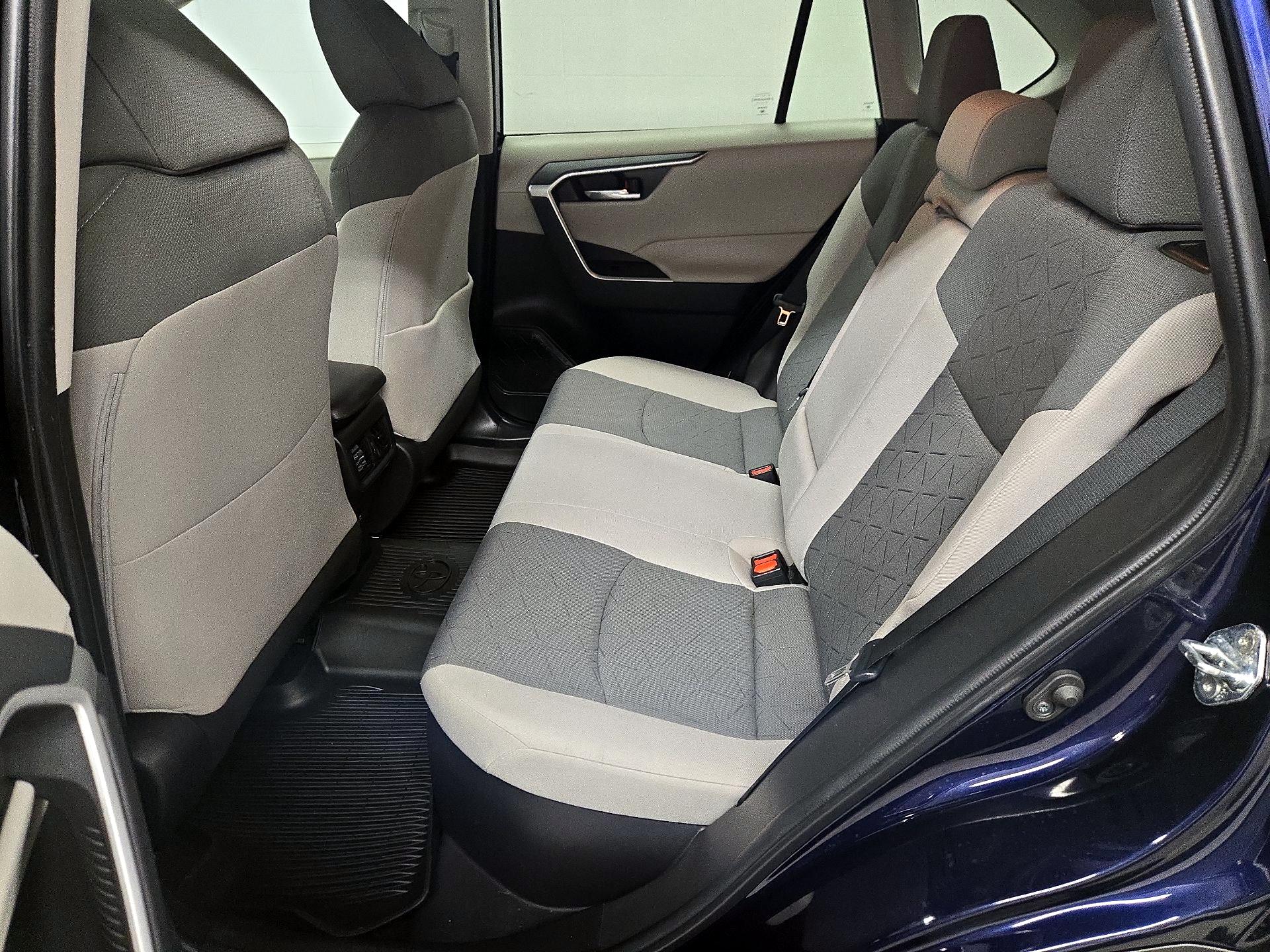 Thumbnail: 2021 Toyota RAV4 - 20