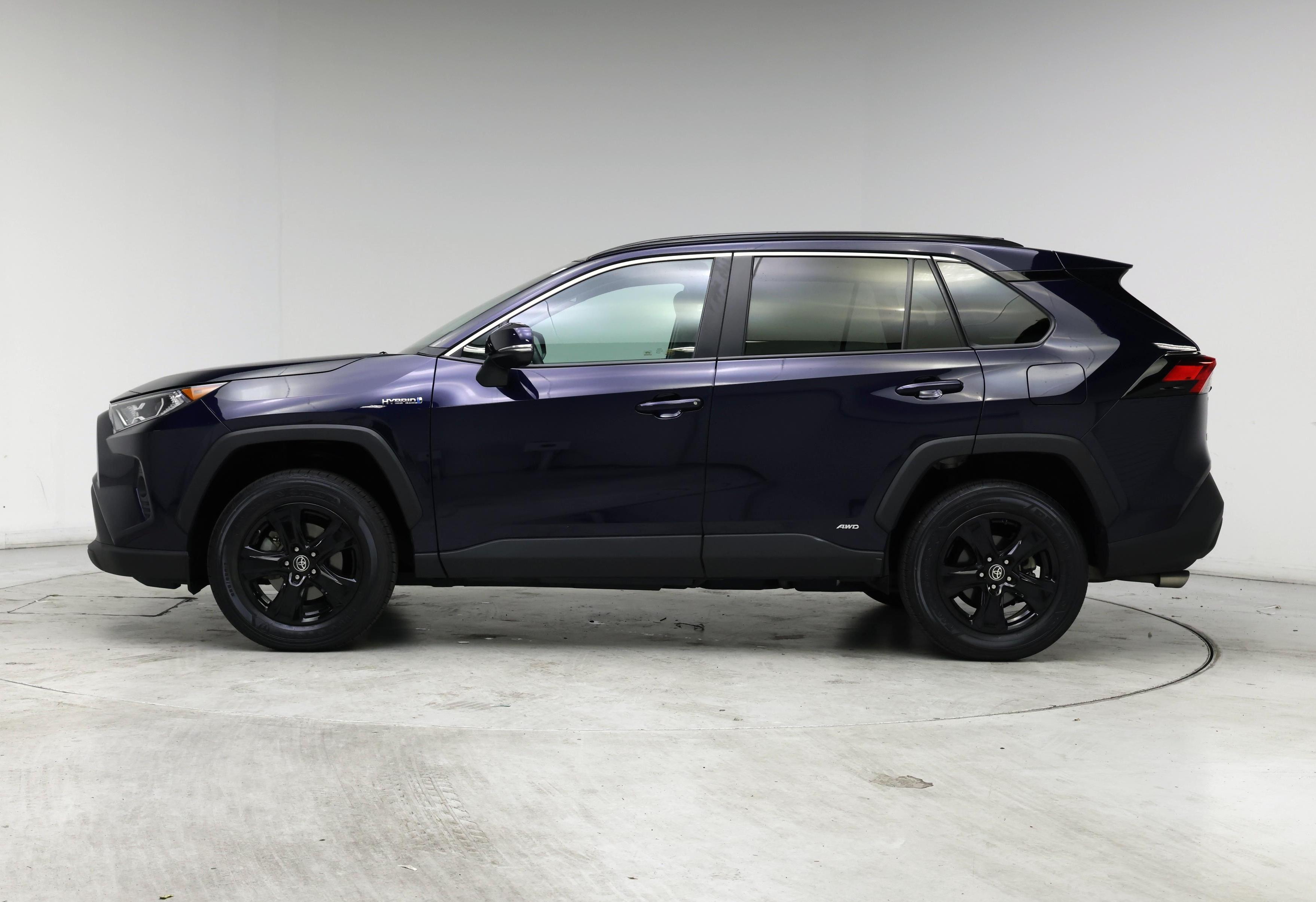 Thumbnail: 2021 Toyota RAV4 - 3