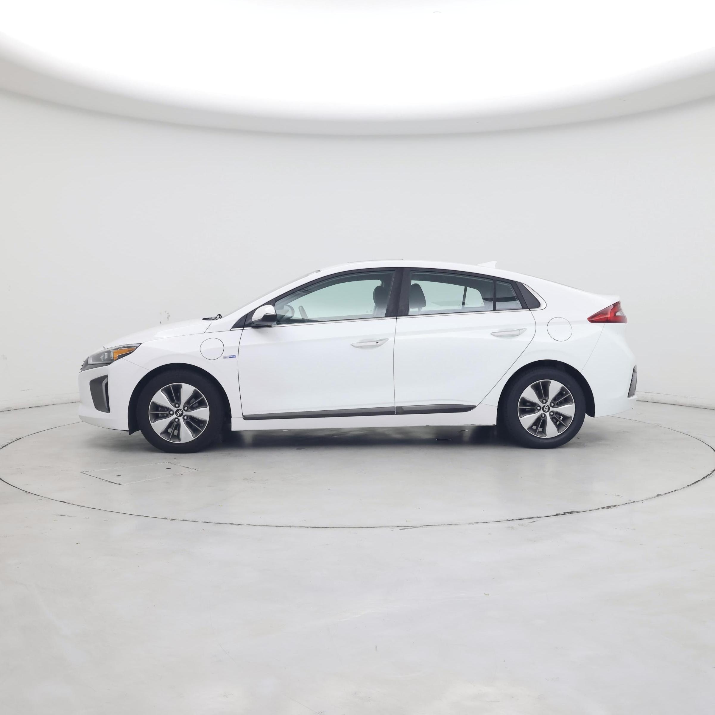 Thumbnail: 2018 Hyundai Ioniq - 3