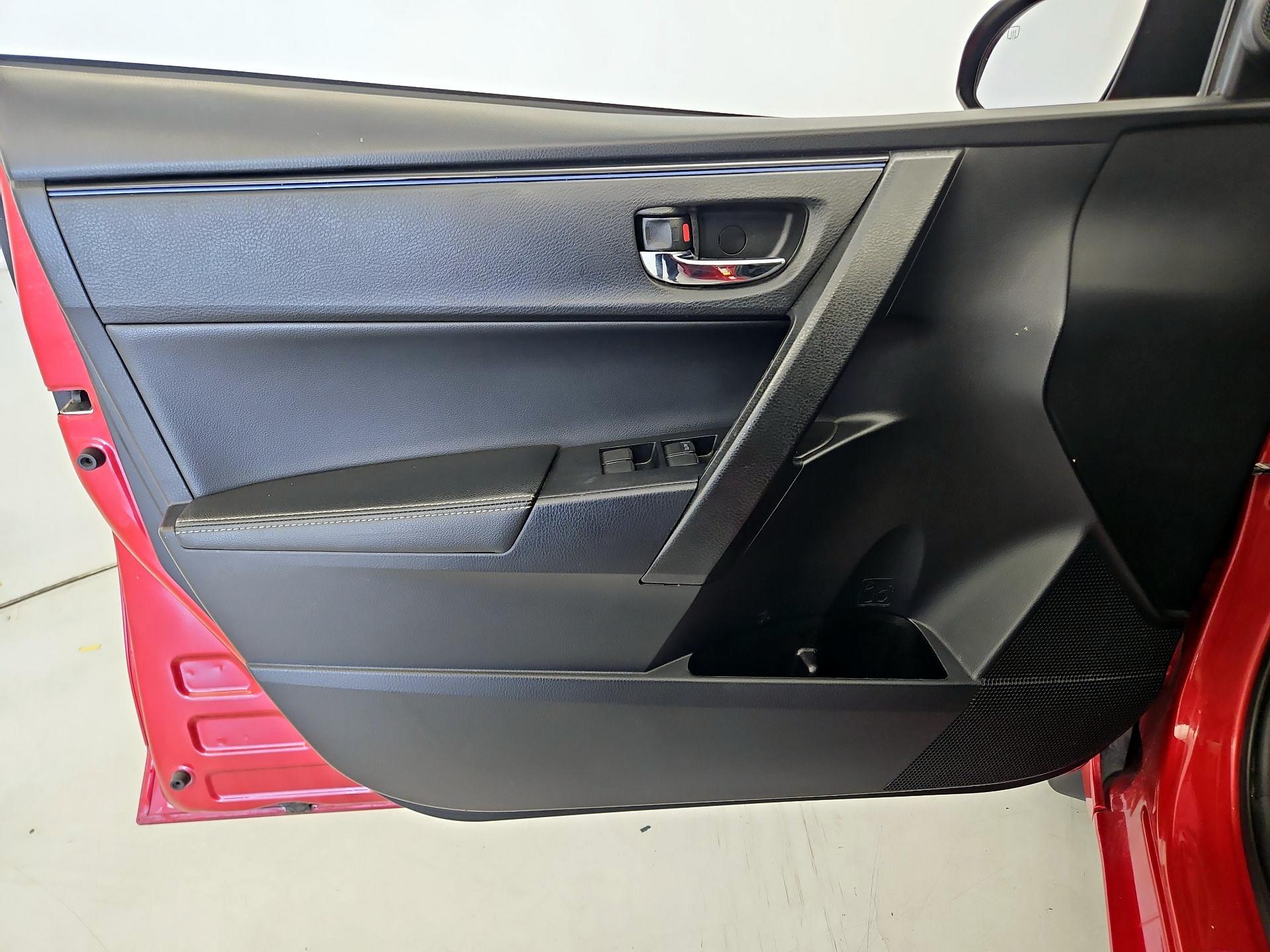 Thumbnail: 2018 Toyota Corolla - 12
