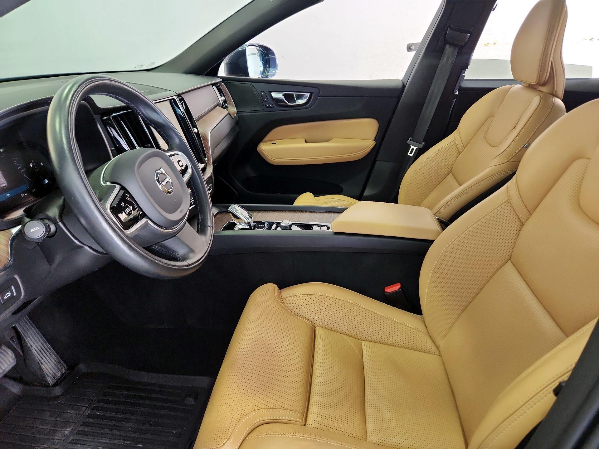 Thumbnail: 2022 Volvo XC60 - 11