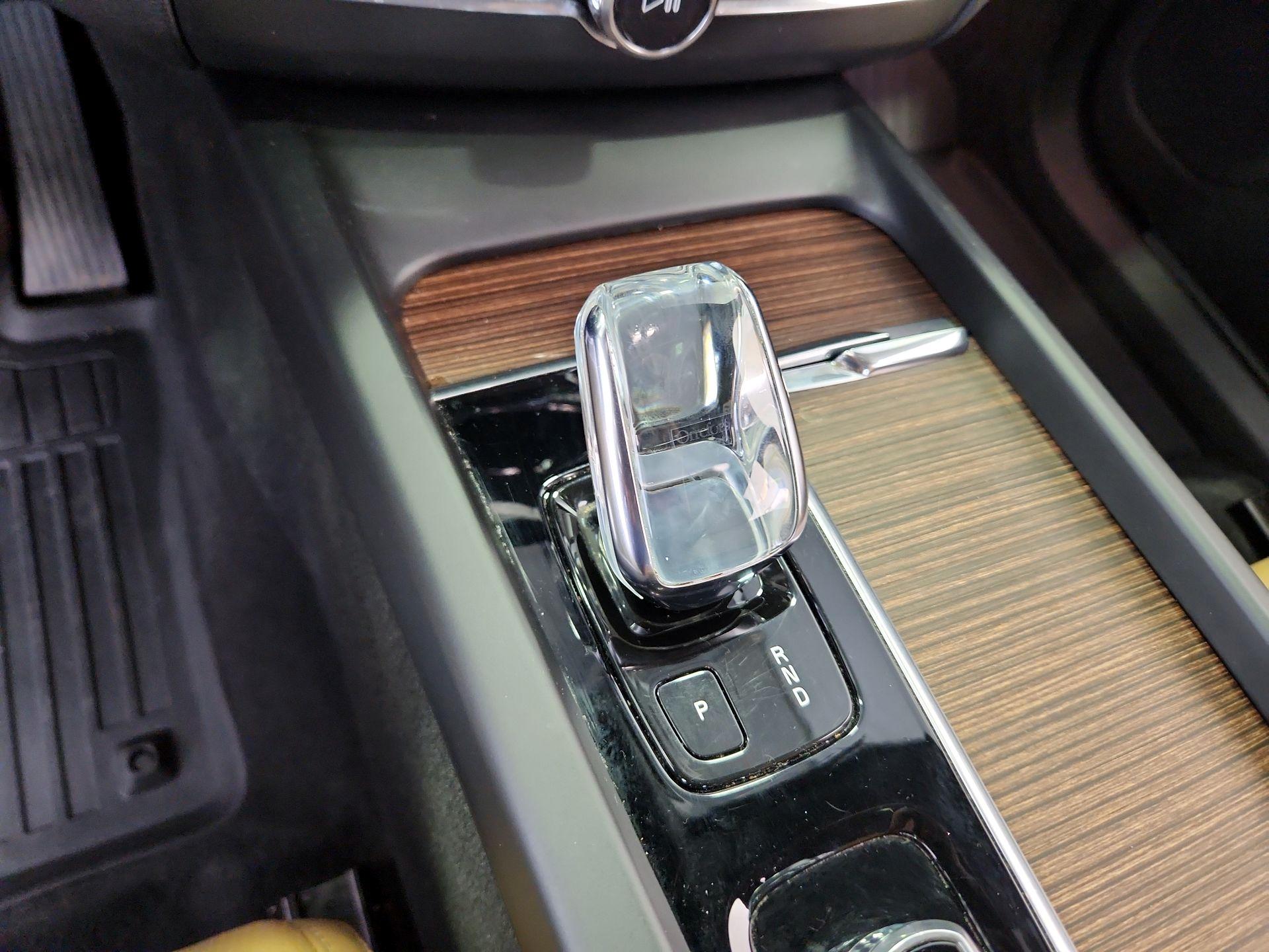 Thumbnail: 2022 Volvo XC60 - 17