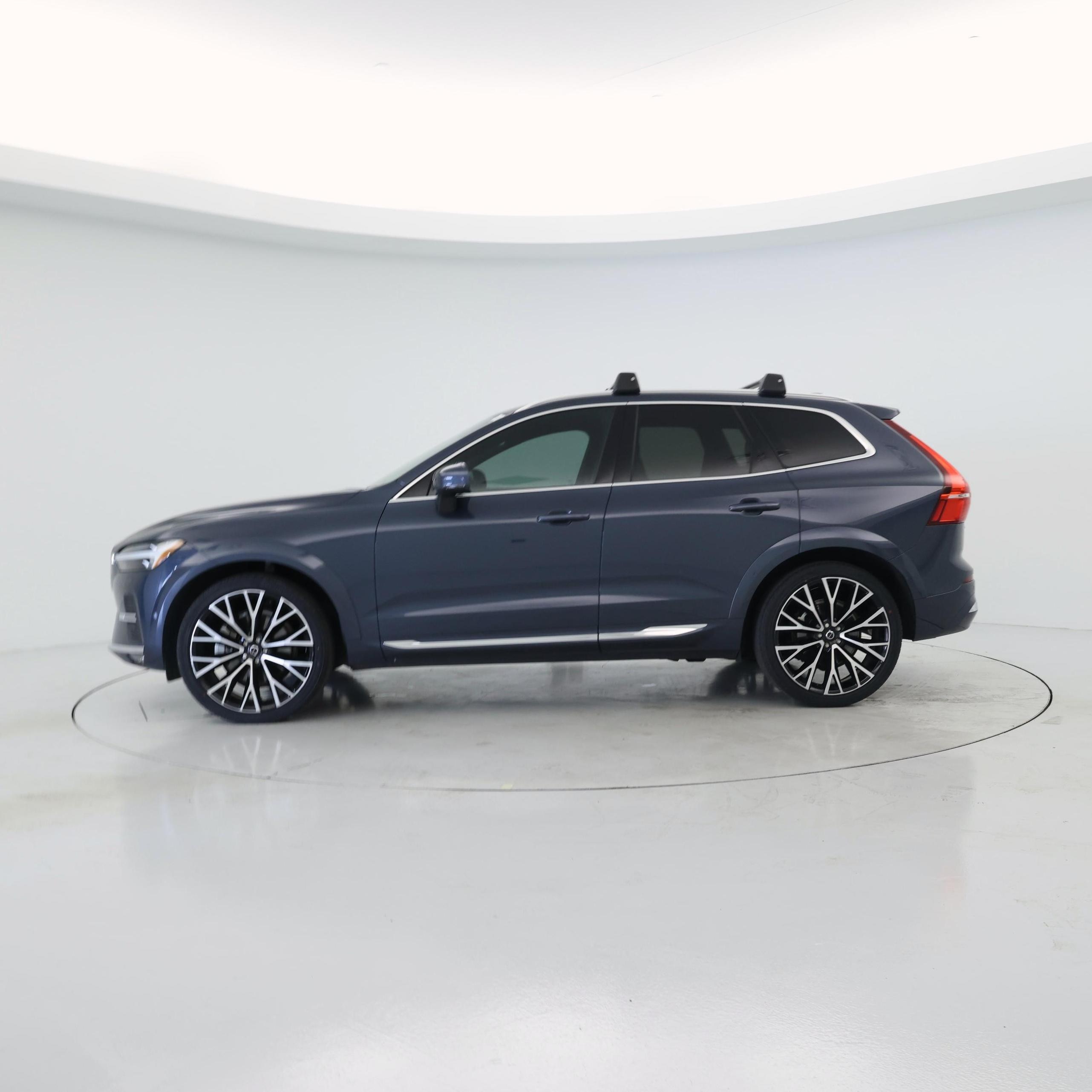 Thumbnail: 2022 Volvo XC60 - 3