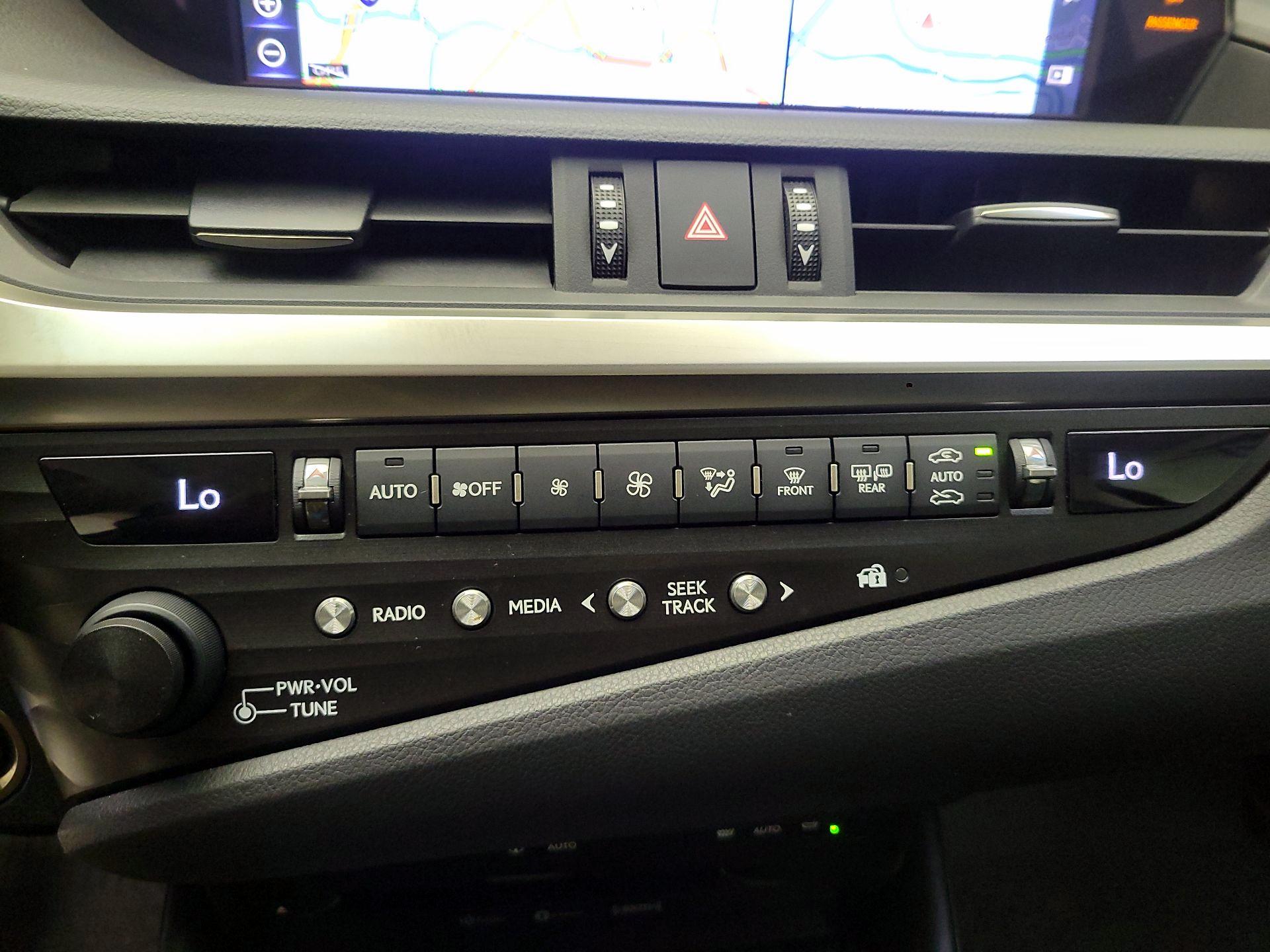 Thumbnail: 2019 Lexus ES - 17