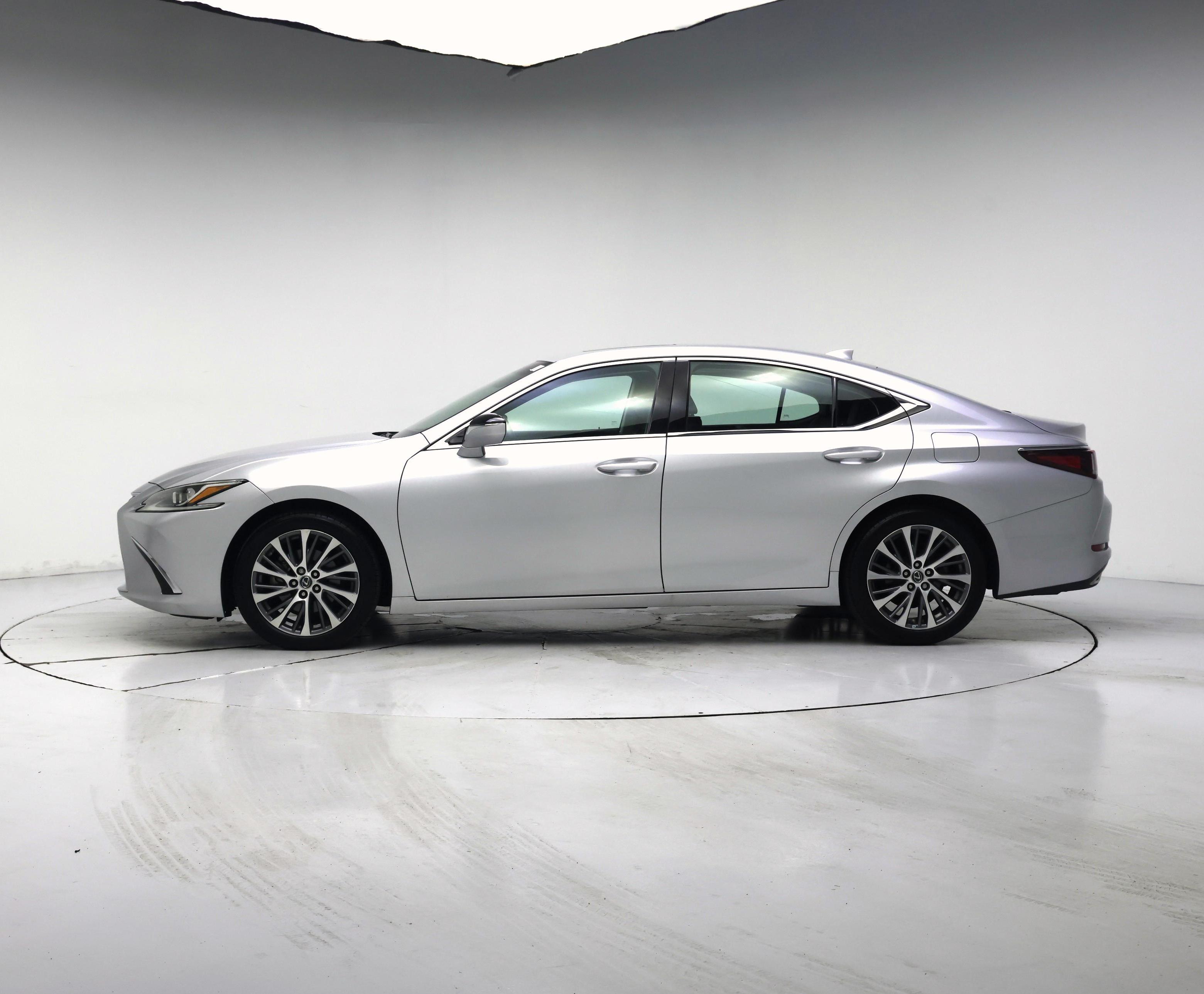 Thumbnail: 2019 Lexus ES - 3