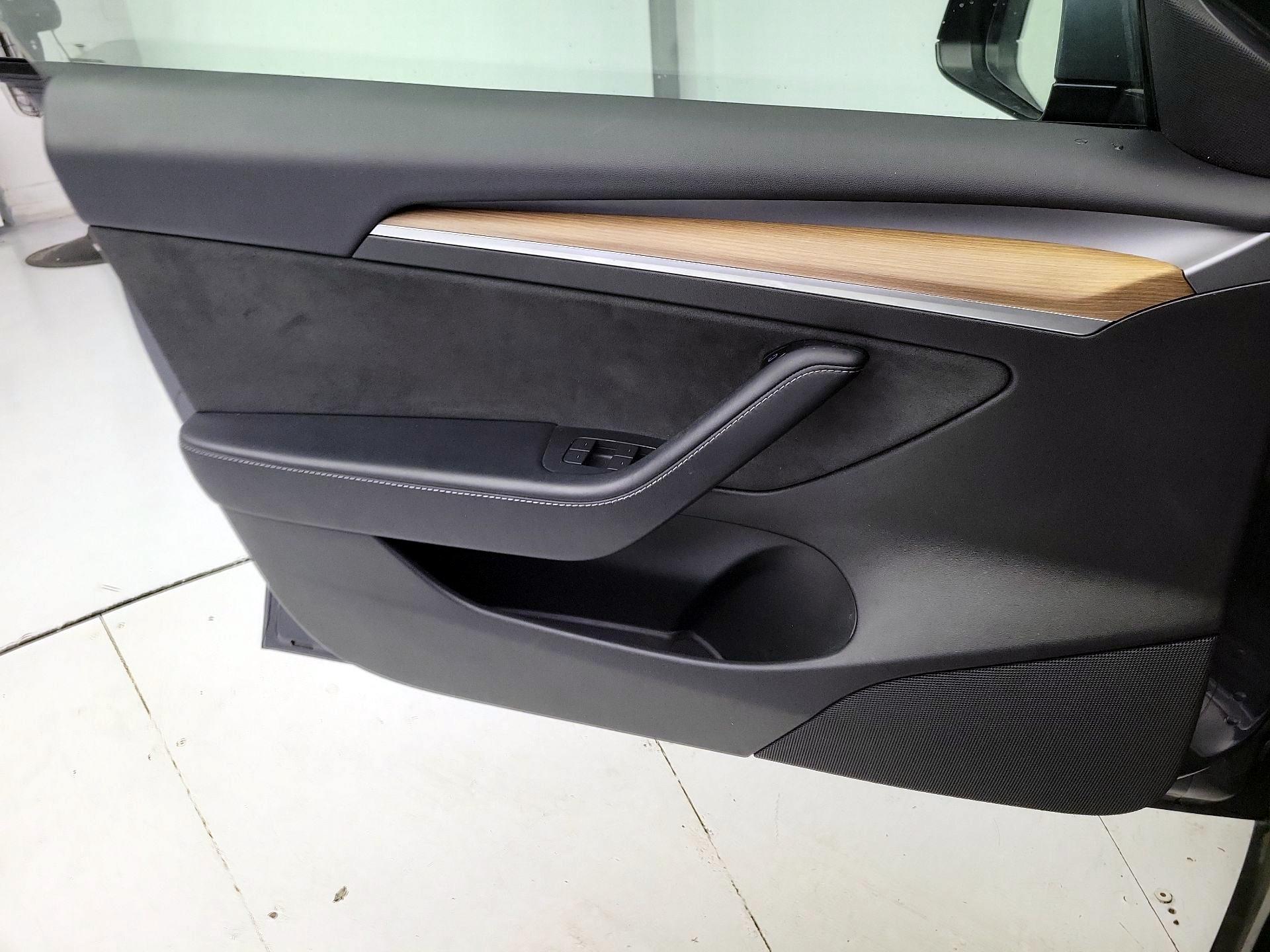 Thumbnail: 2022 Tesla Model 3 - 12