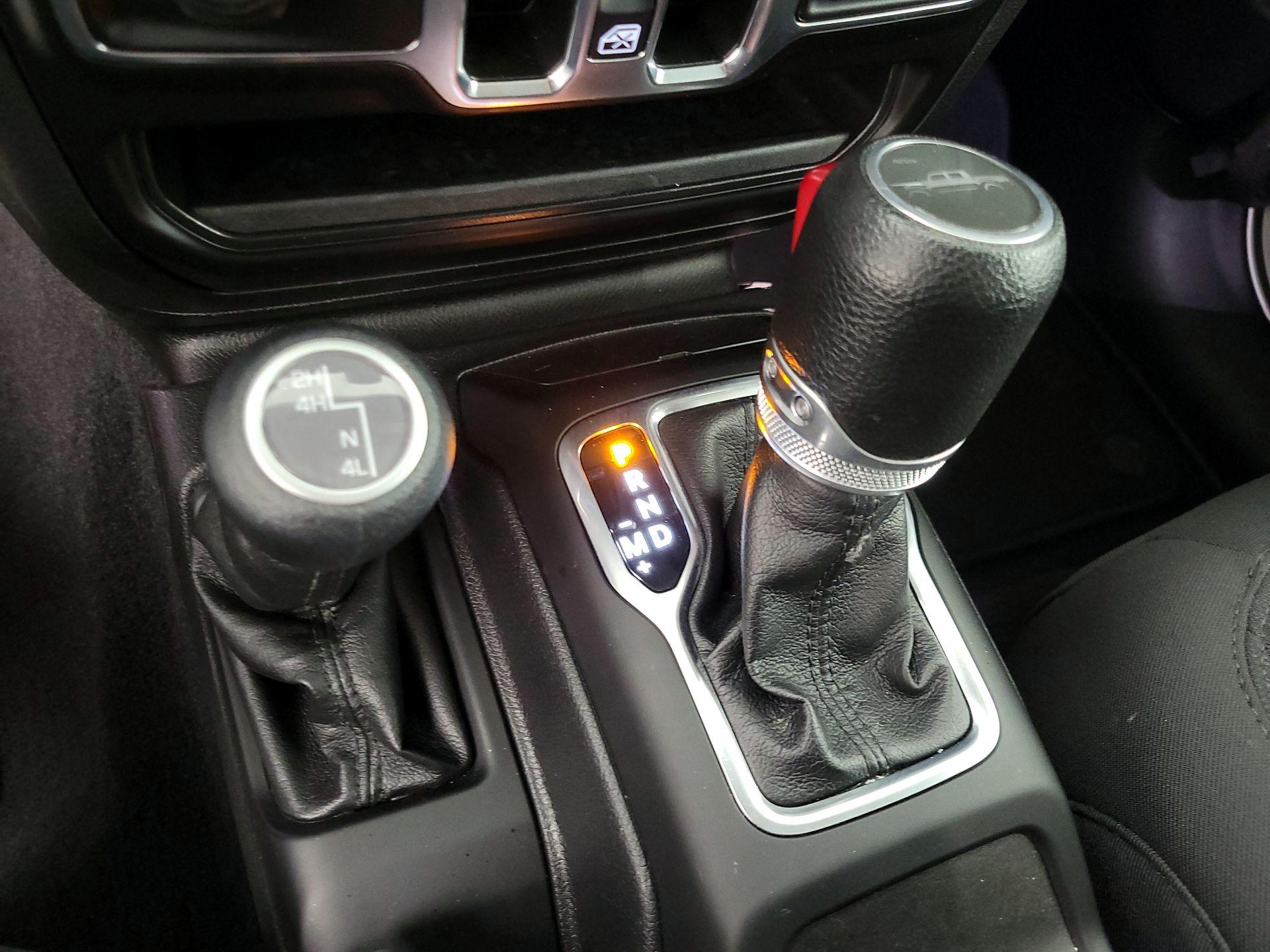 Thumbnail: 2023 Jeep Gladiator - 17