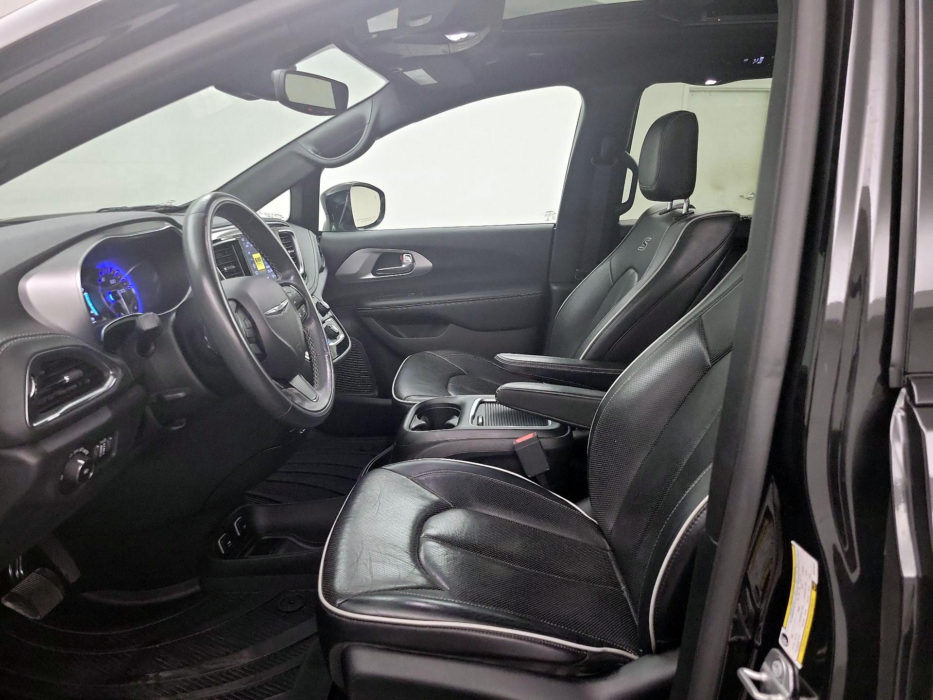 Thumbnail: 2019 Chrysler Pacifica - 11