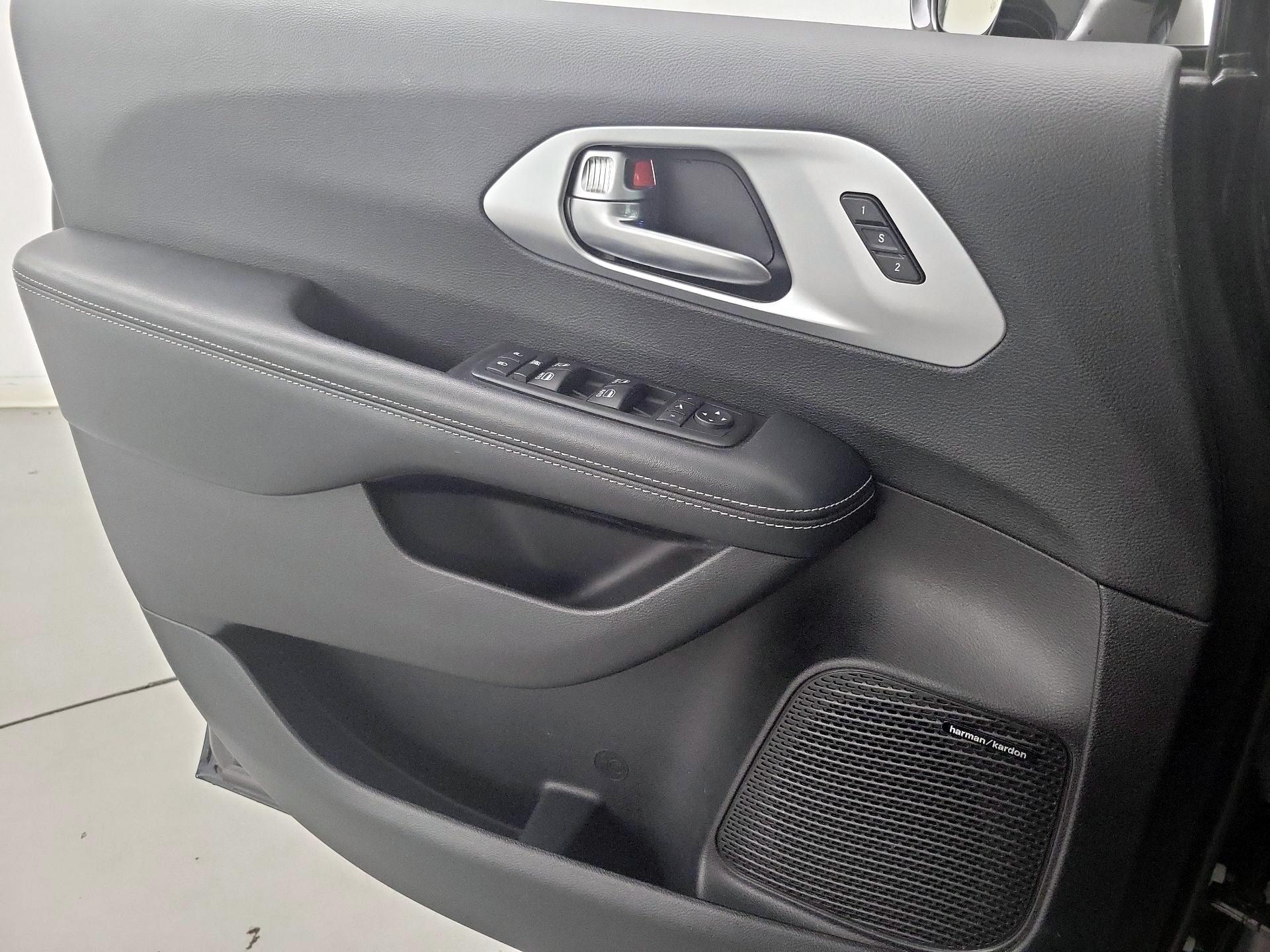 Thumbnail: 2019 Chrysler Pacifica - 12