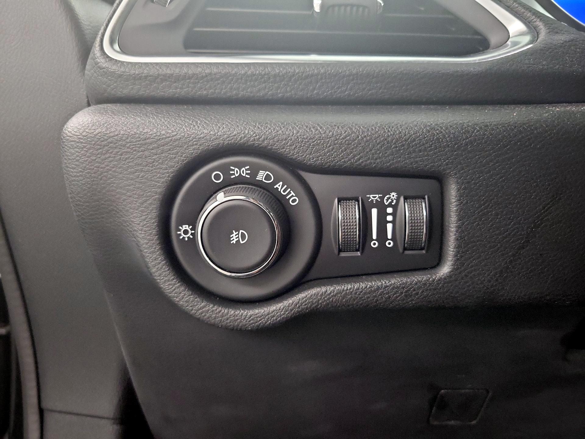 Thumbnail: 2019 Chrysler Pacifica - 13