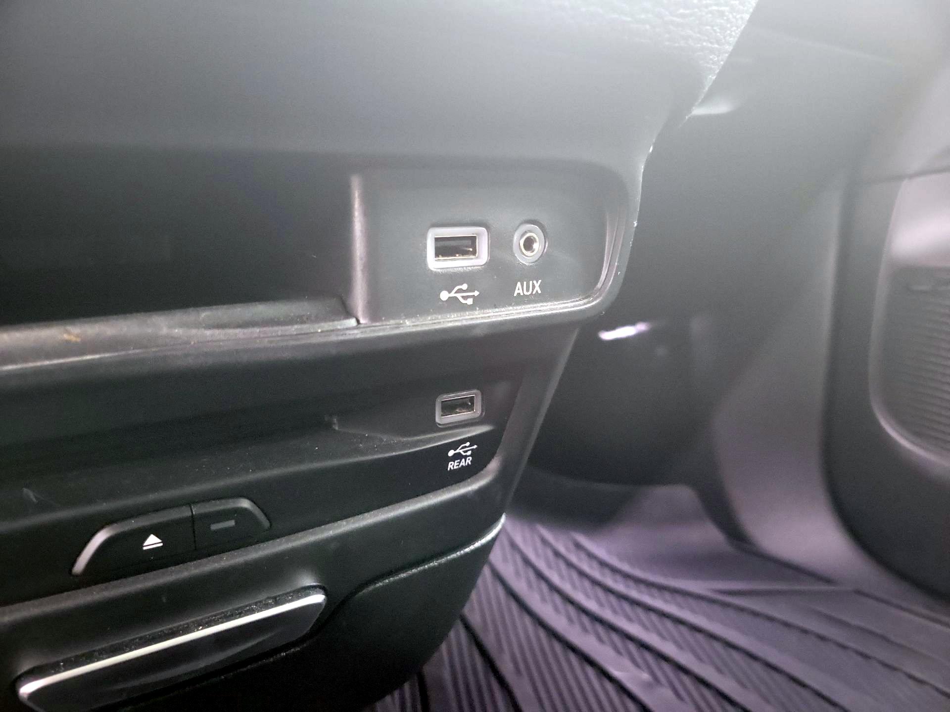 Thumbnail: 2019 Chrysler Pacifica - 19