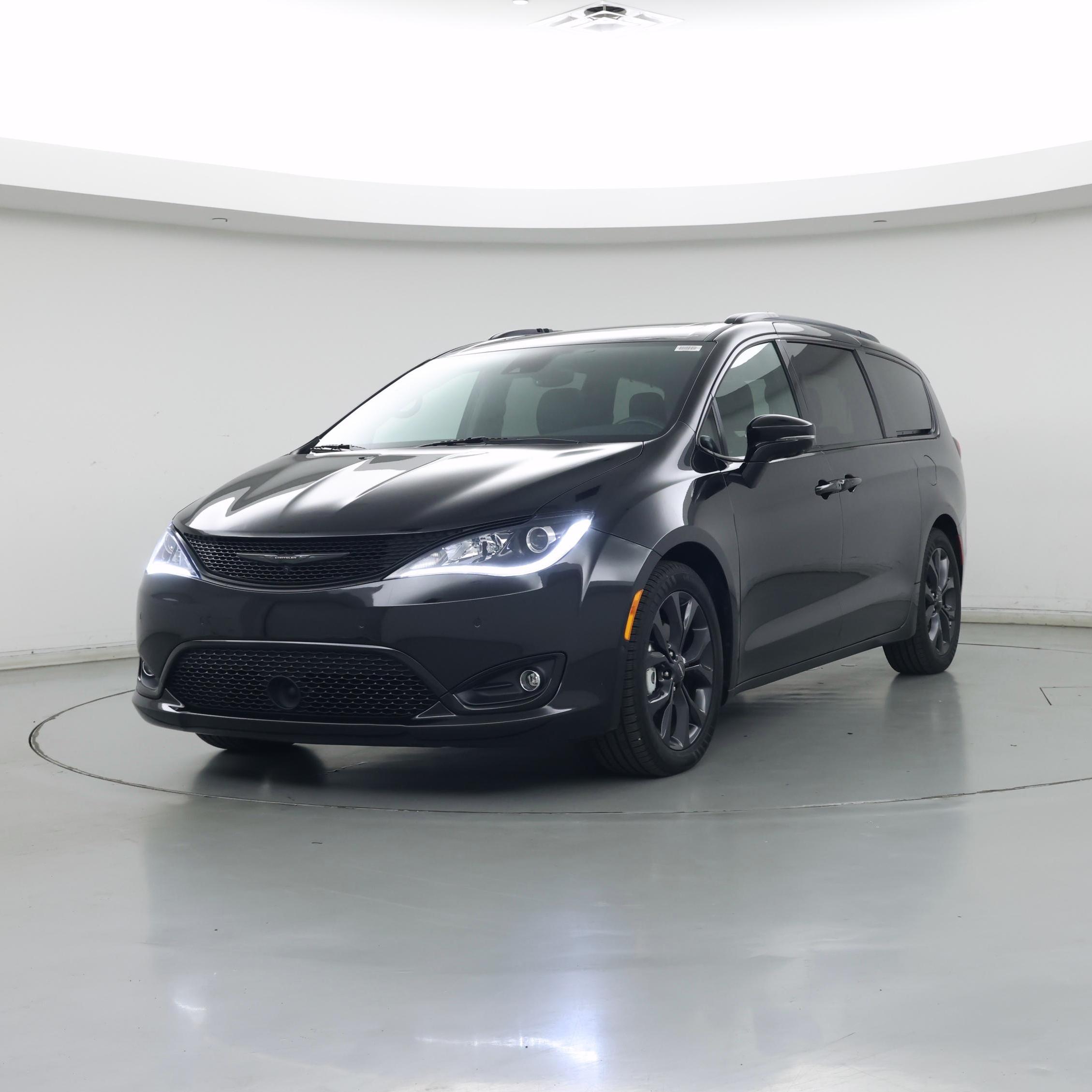 Thumbnail: 2019 Chrysler Pacifica - 4