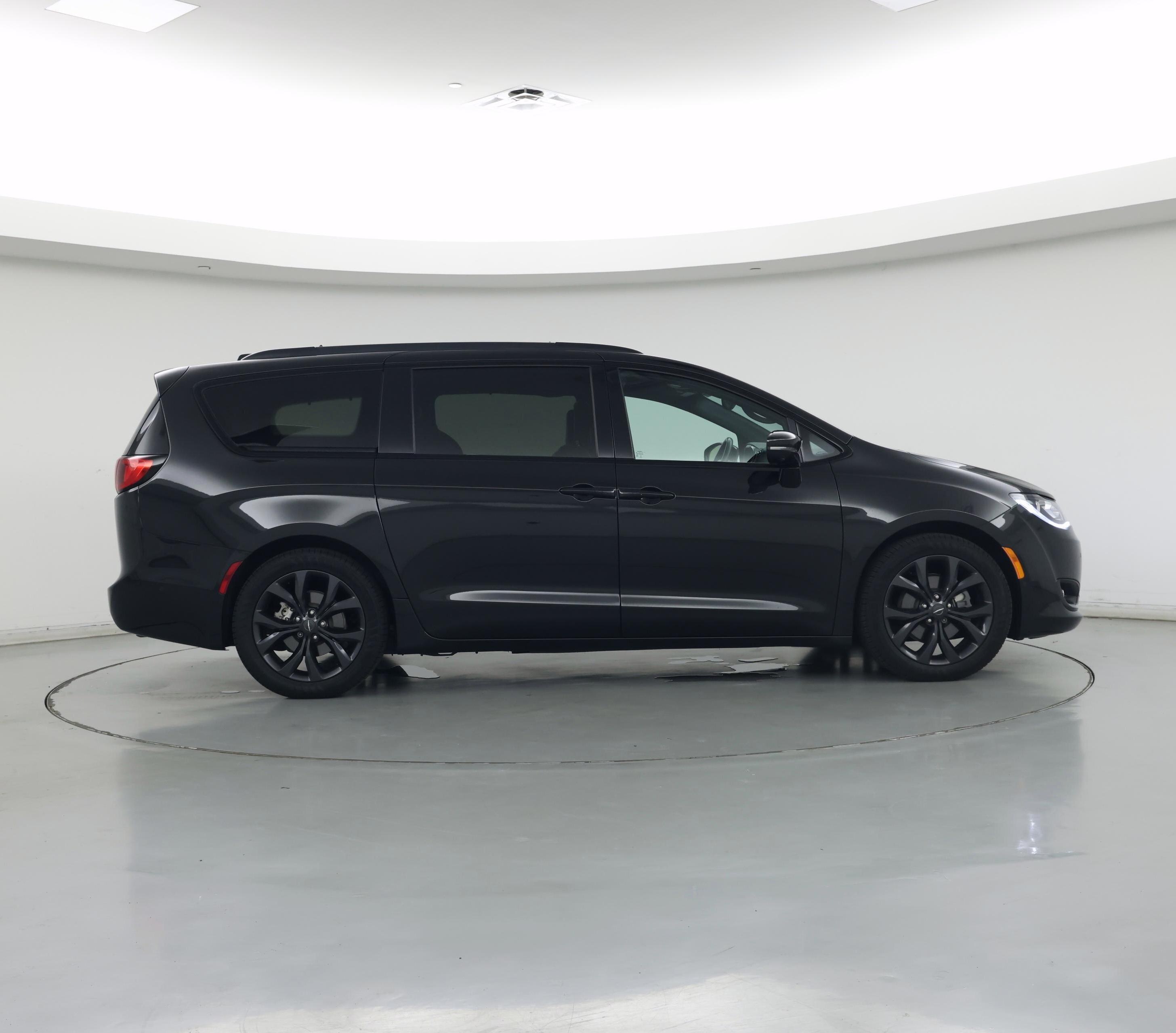 Thumbnail: 2019 Chrysler Pacifica - 7