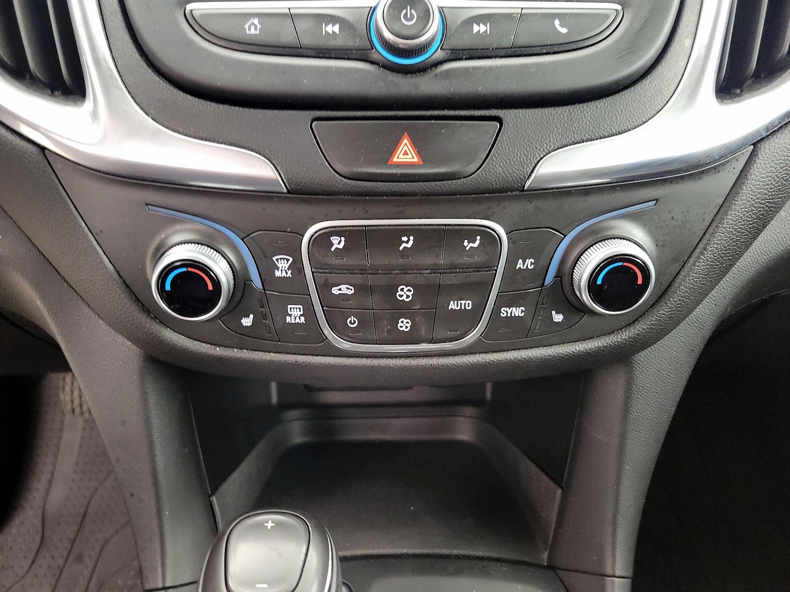2019 Chevrolet Equinox LT - Photo 17