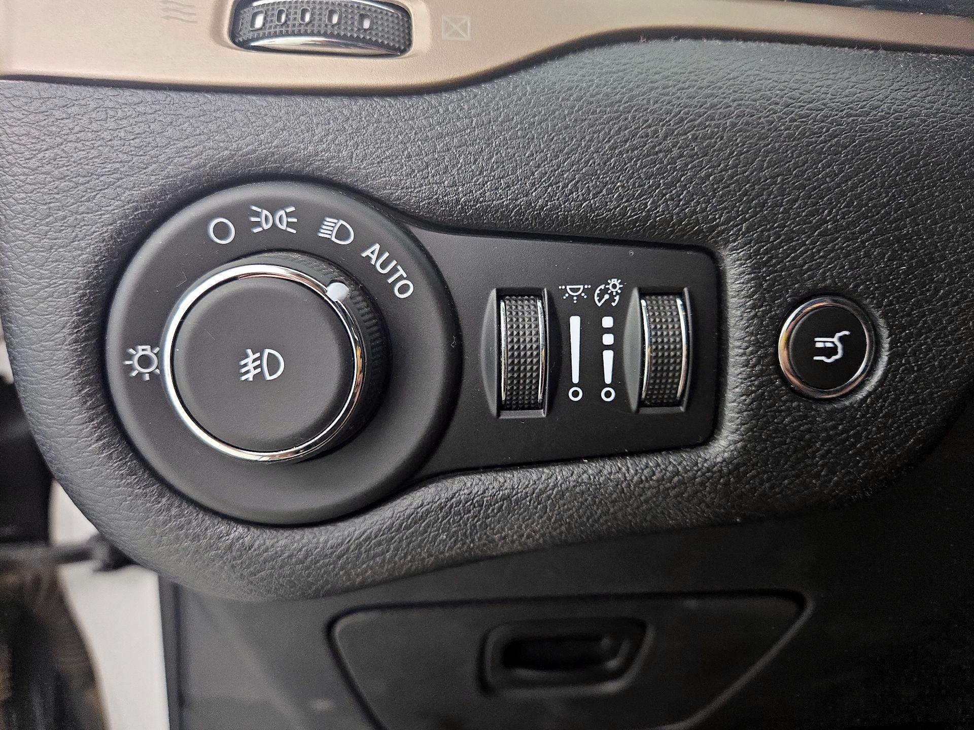 Thumbnail: 2016 Jeep Cherokee - 13