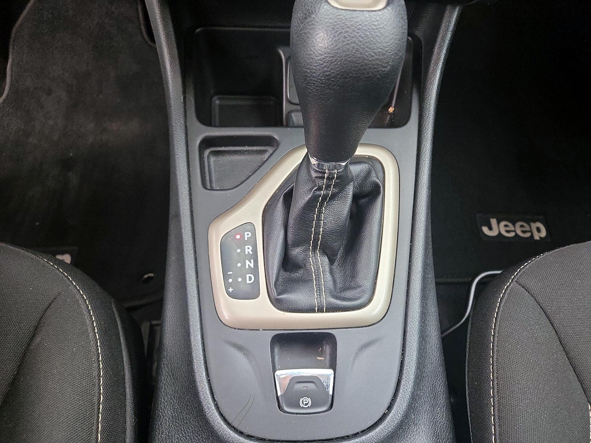 Thumbnail: 2016 Jeep Cherokee - 17